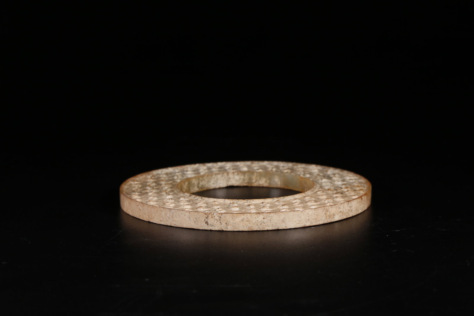 A ANCIENT JADE RING WITH NAIL PATTERN - 7