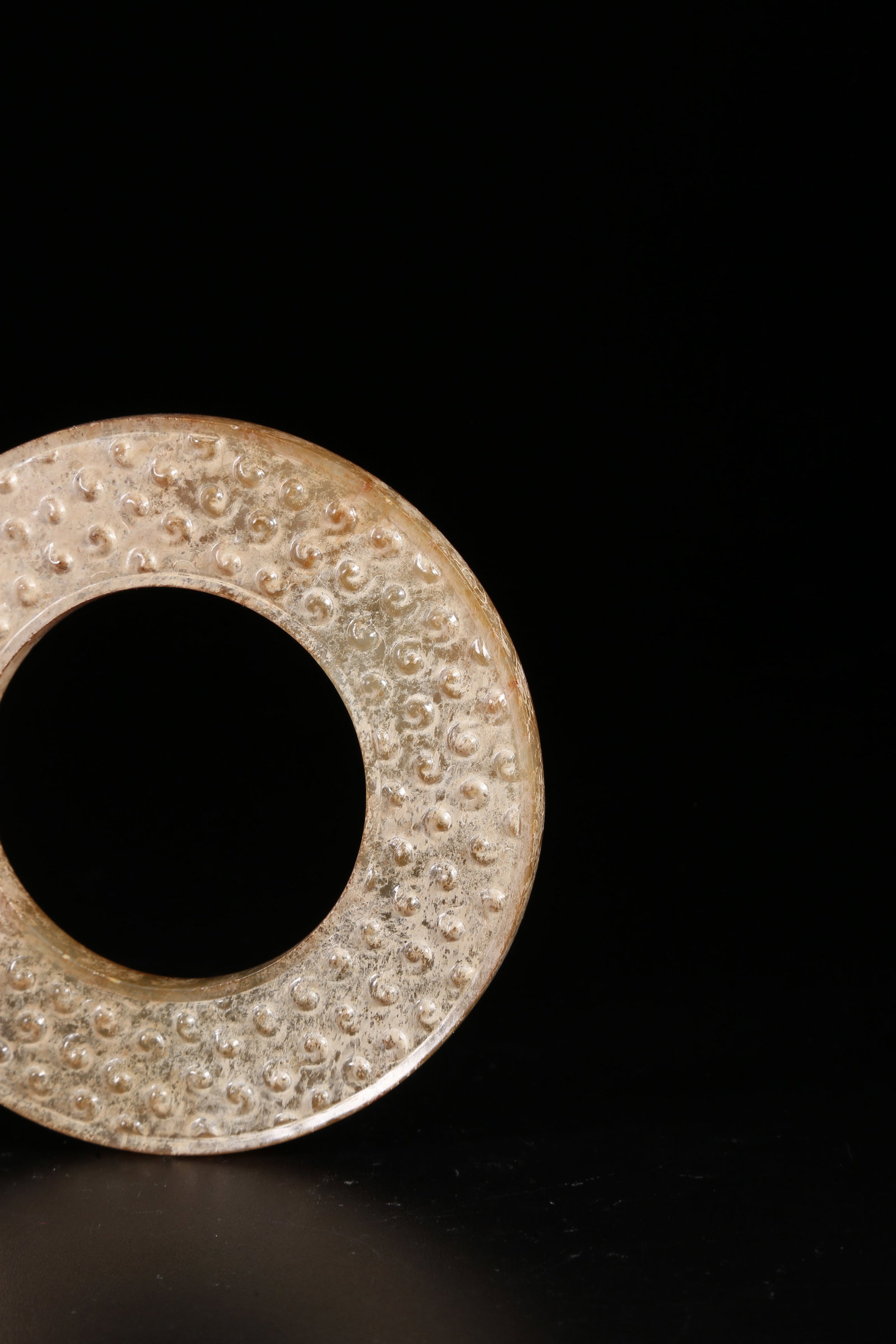 A ANCIENT JADE RING WITH NAIL PATTERN - 8