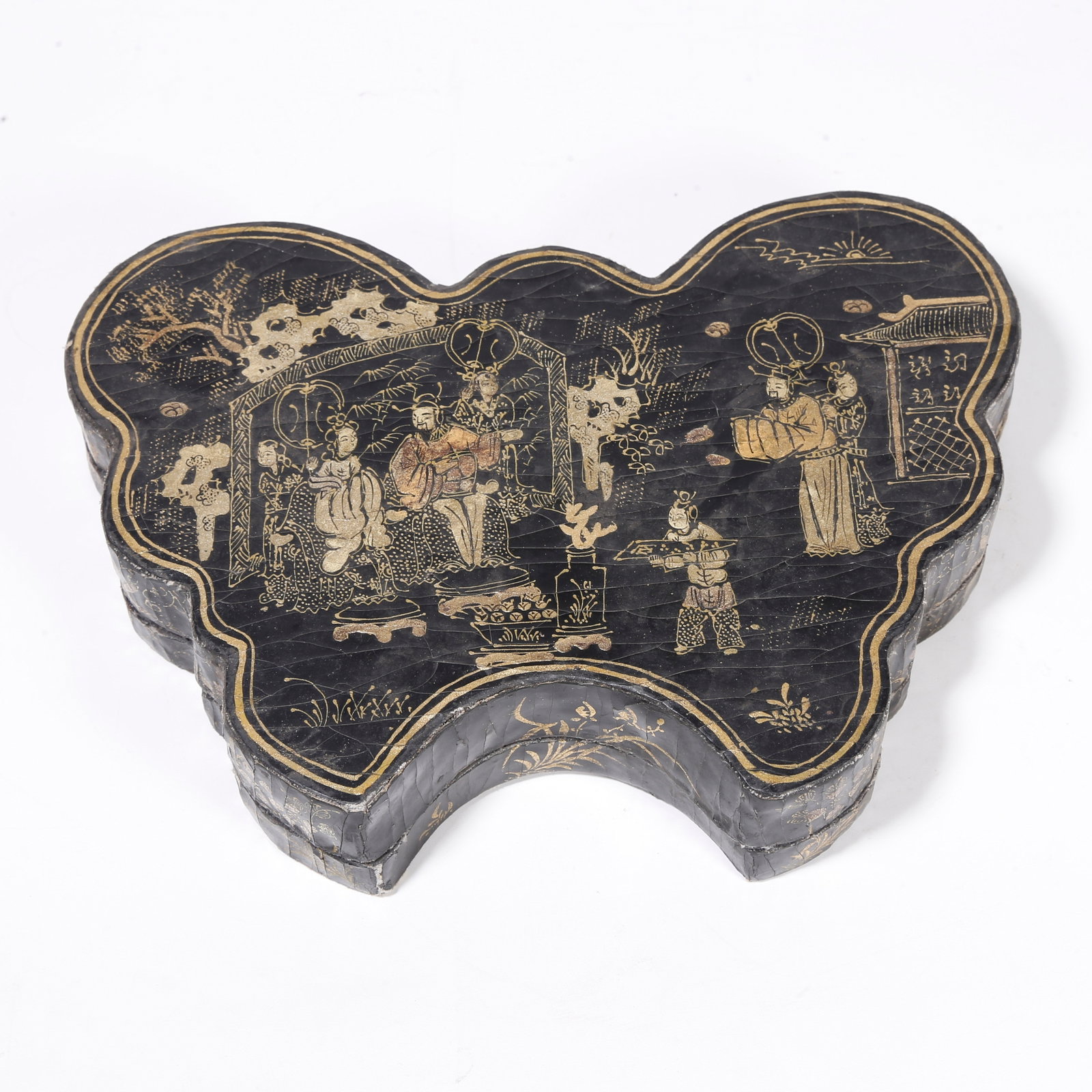 A LACQUERED GILDED COVERED BOX WITH FIGURE AND STORY PATTERNS (1 of 9)