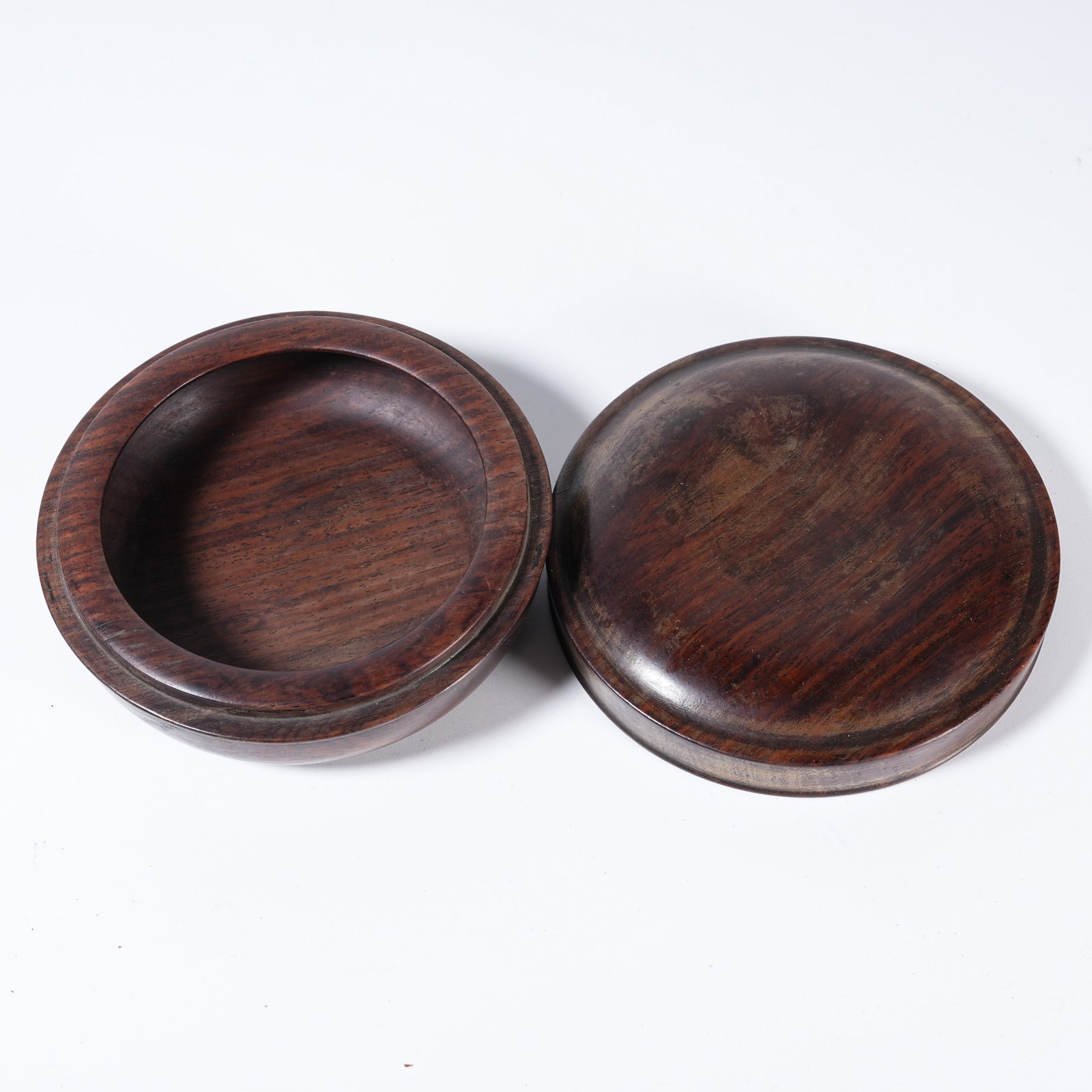 A ROUND HUANGHUALI COVERED BOX (1 of 10)