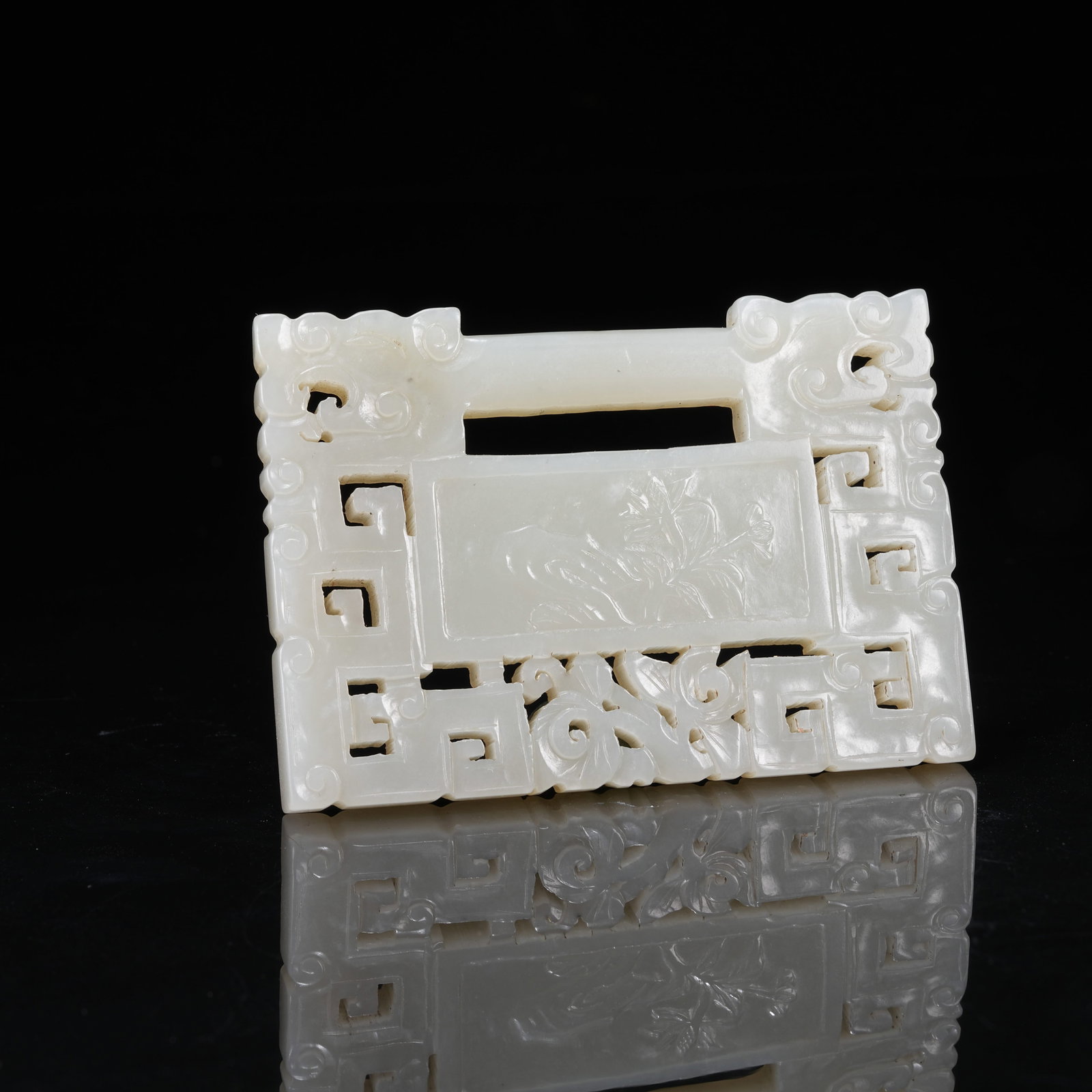 A FLORAL PATTERN HETIAN JADE LONGEVITY LOCK: Floral Pattern Hetian Jade Longevity Lock