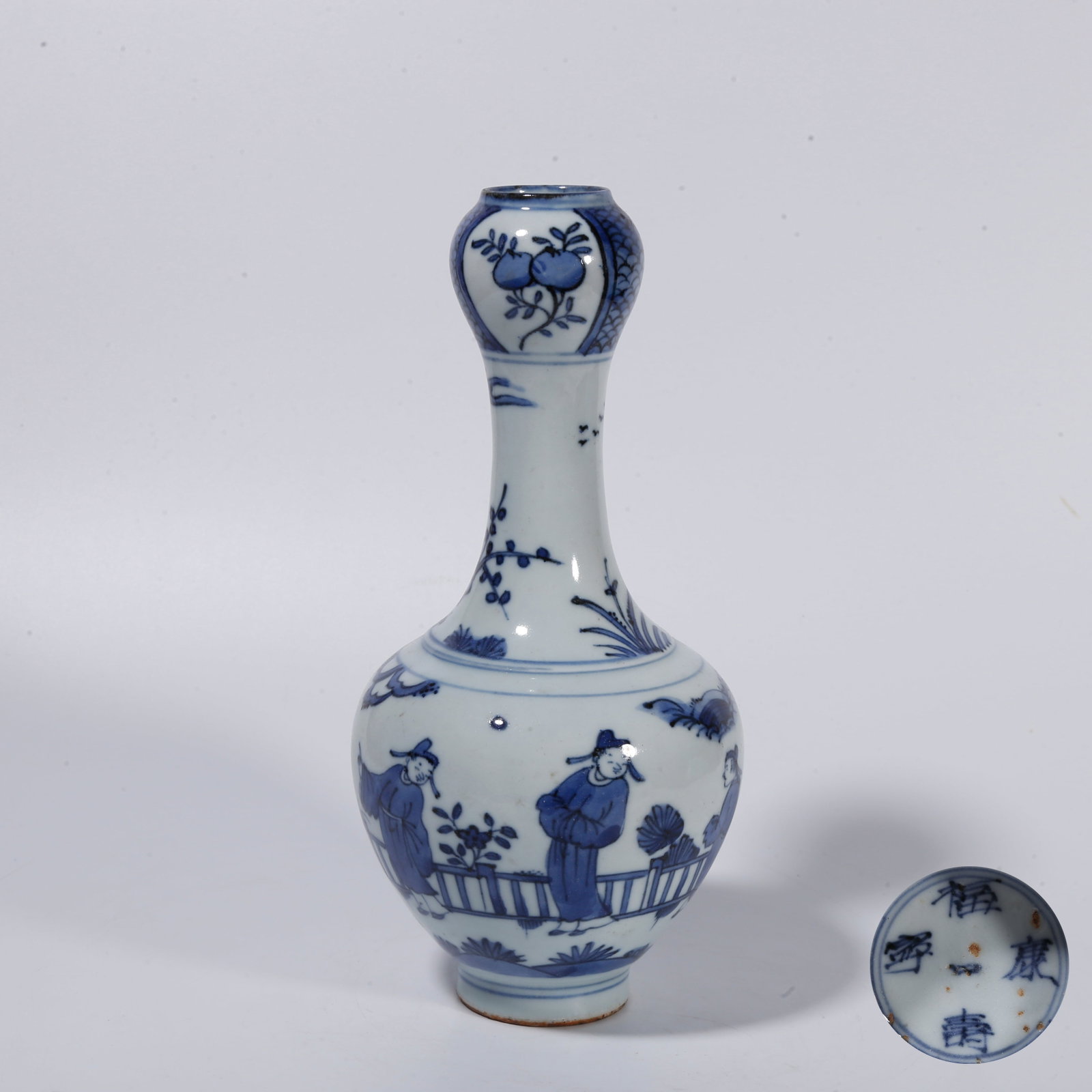 A BLUE AND WHITE GARLIC-HEAD VASE WITH FIGURAL STORY MOTIFS (1 of 9)