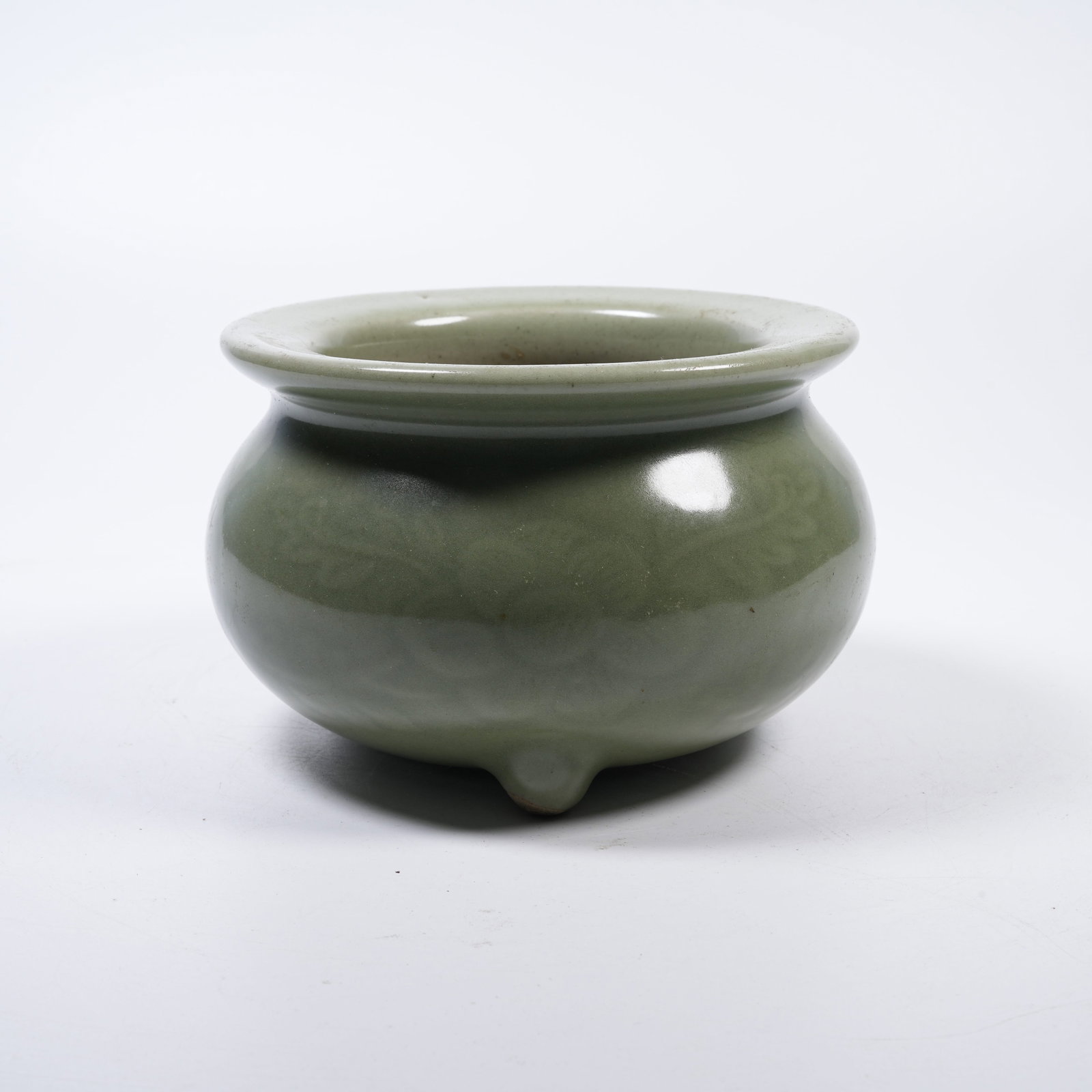 A LONGQUAN KILN TRIPOD CENSER: Longquan Kiln Tripod Censer