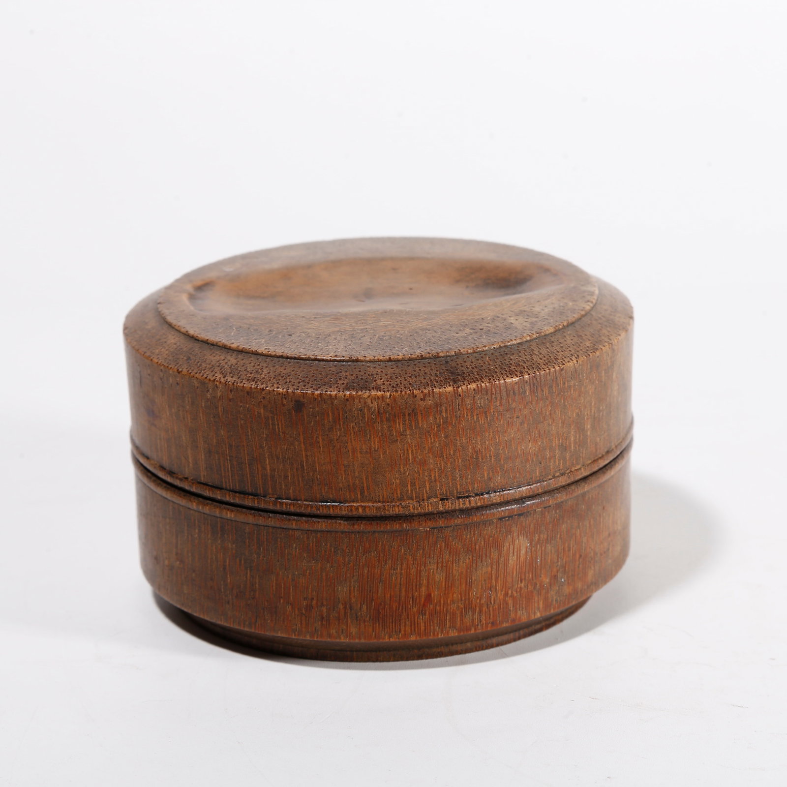 A BAMBOO ROOT CARVED COVERED BOX (1 of 9)