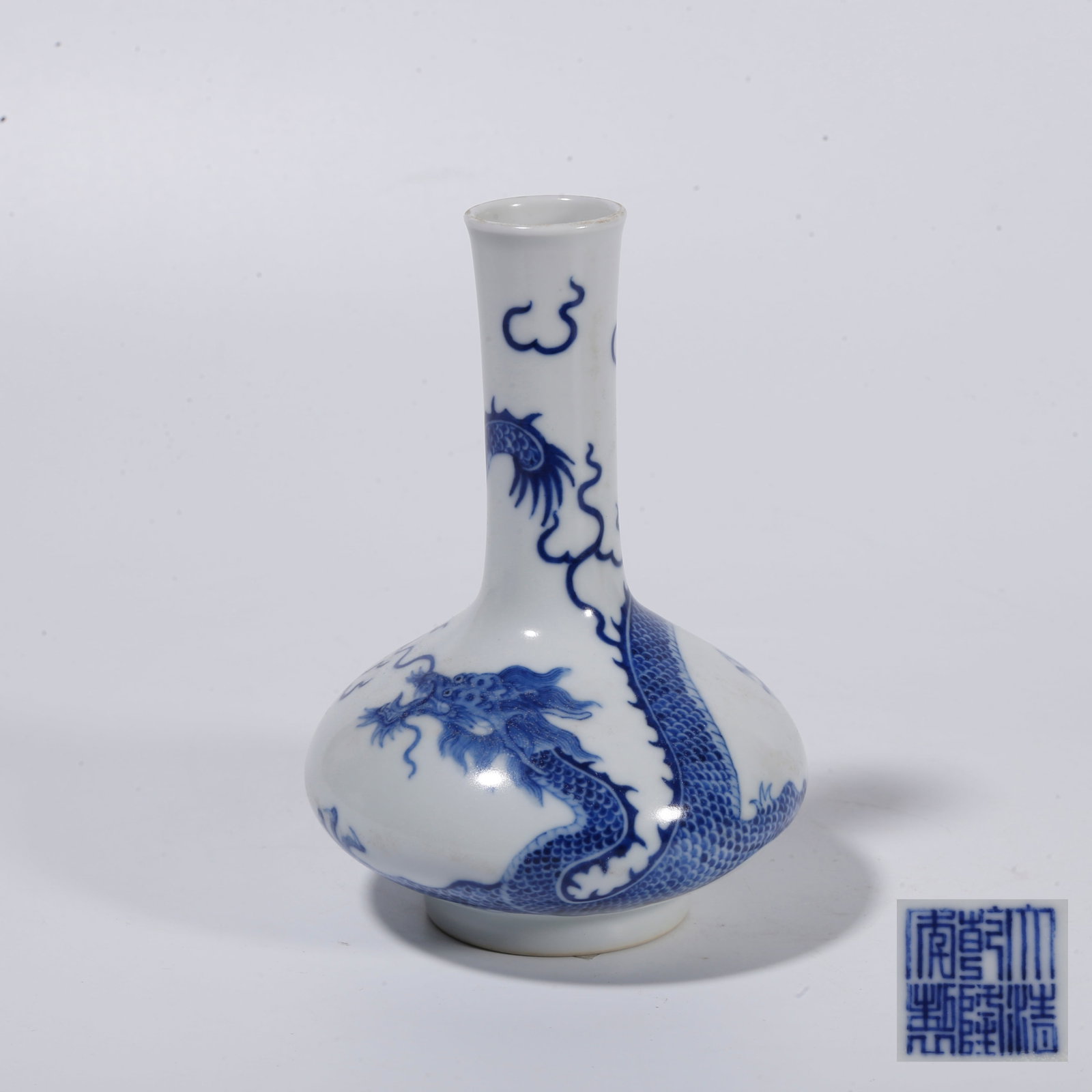 A BLUE AND WHITE FLAT VASE WITH CLOUD AND DRAGON PATTERNS (1 of 9)