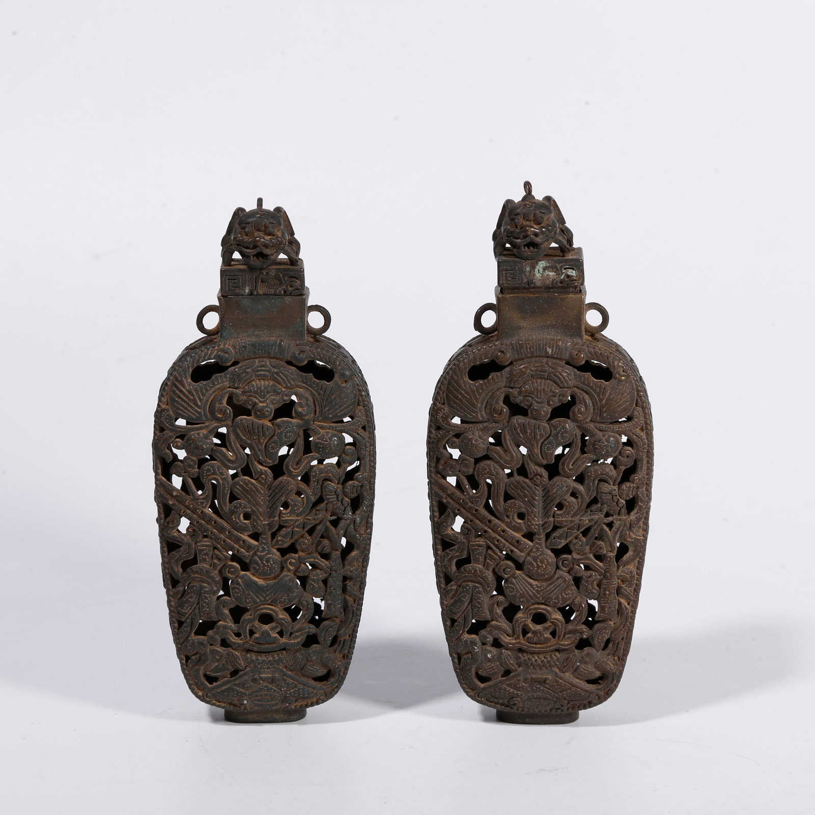A PAIR OF BRONZE SACHET HOLDERS (1 of 10)