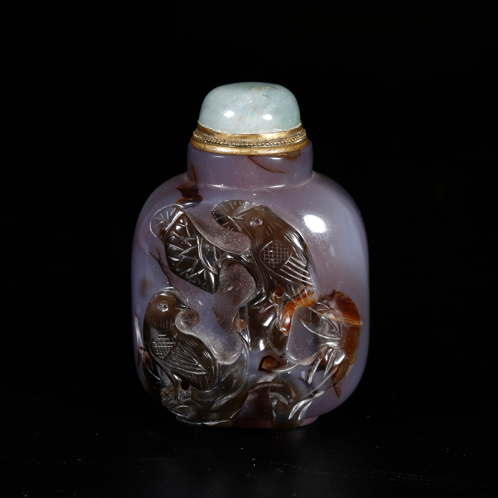 A AGATE SNUFF BOTTLE CARVED WITH FLOWER AND BIRD PATTERNS (1 of 9)