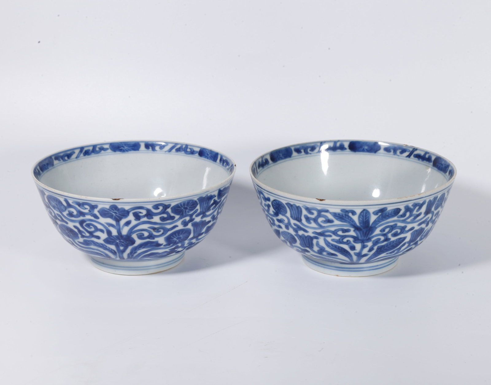 A PAIR OF BLUE AND WHITE BOWLS WITH LOTUS PATTERNS: Pair of Blue and White Bowls with Lotus Patterns