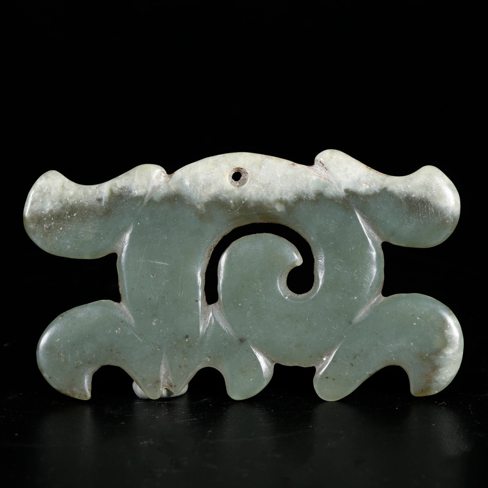 A ANCIENT JADE HOOKED CLOUD PENDANT (1 of 9)