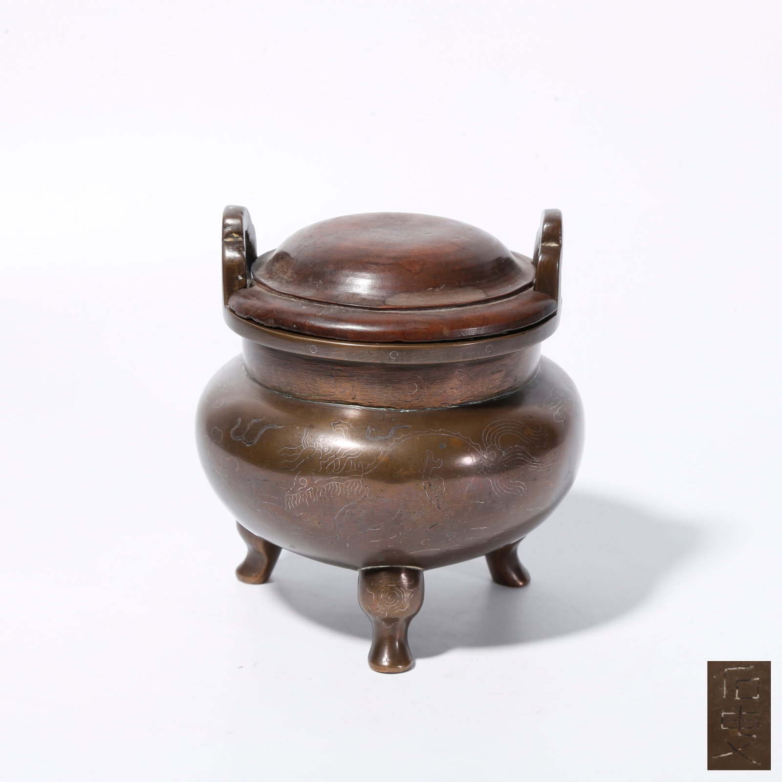 A BRONZE CENSER CARVED WITH DRAGON PATTERN: Bronze Censer Carved with Dragon Pattern
