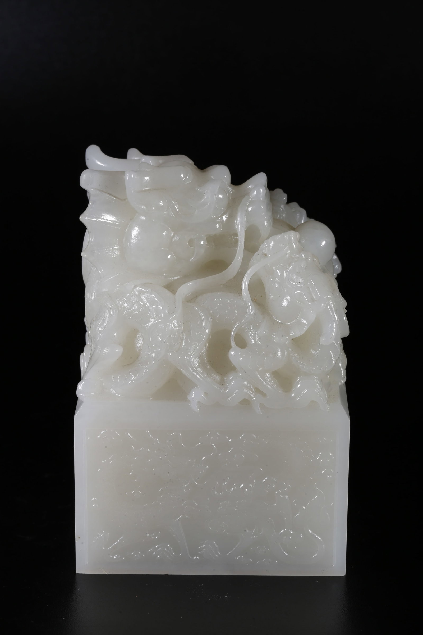A HETIAN JADE SEAL WITH THREE DRAGON KNOBS - 6