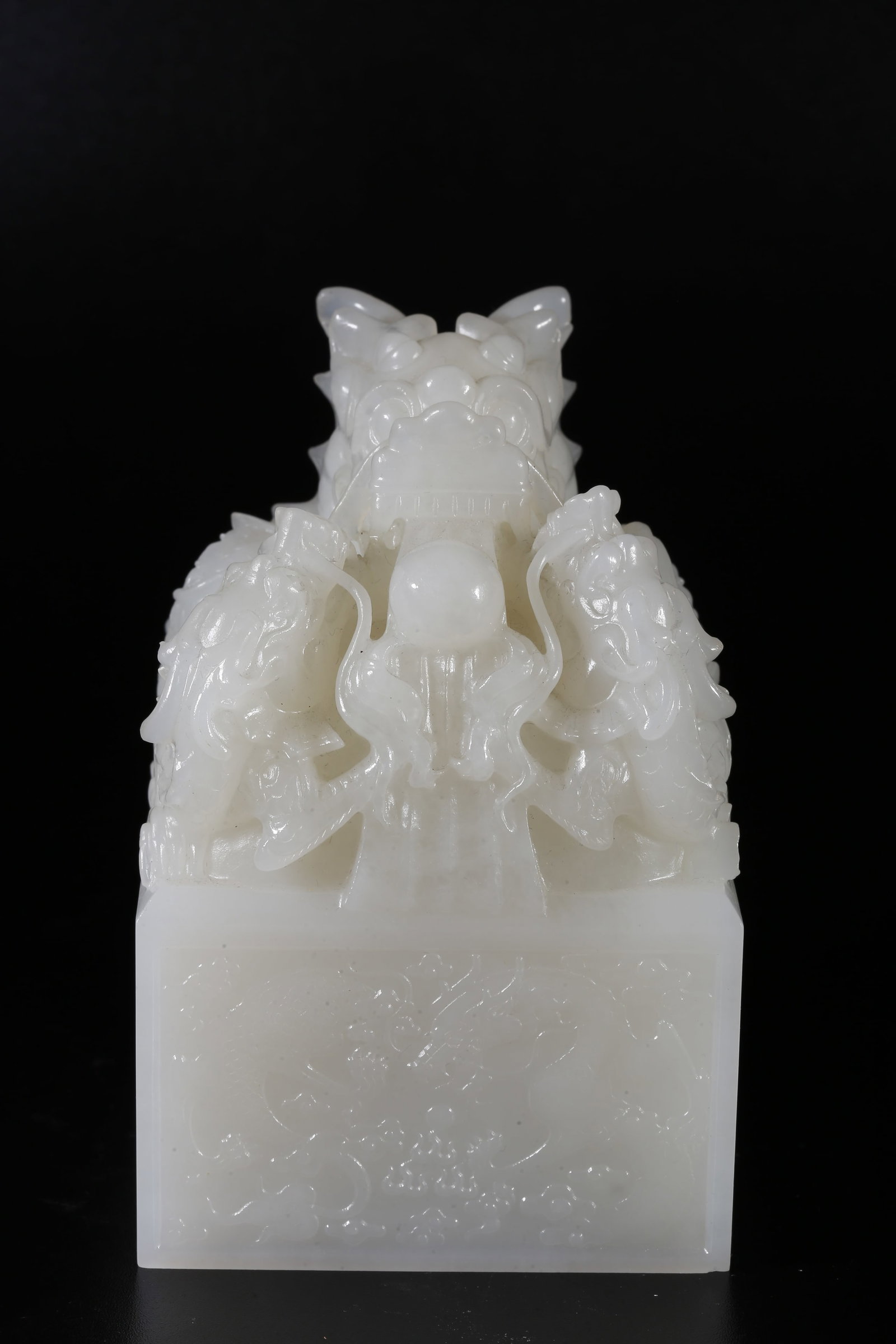 A HETIAN JADE SEAL WITH THREE DRAGON KNOBS - 7