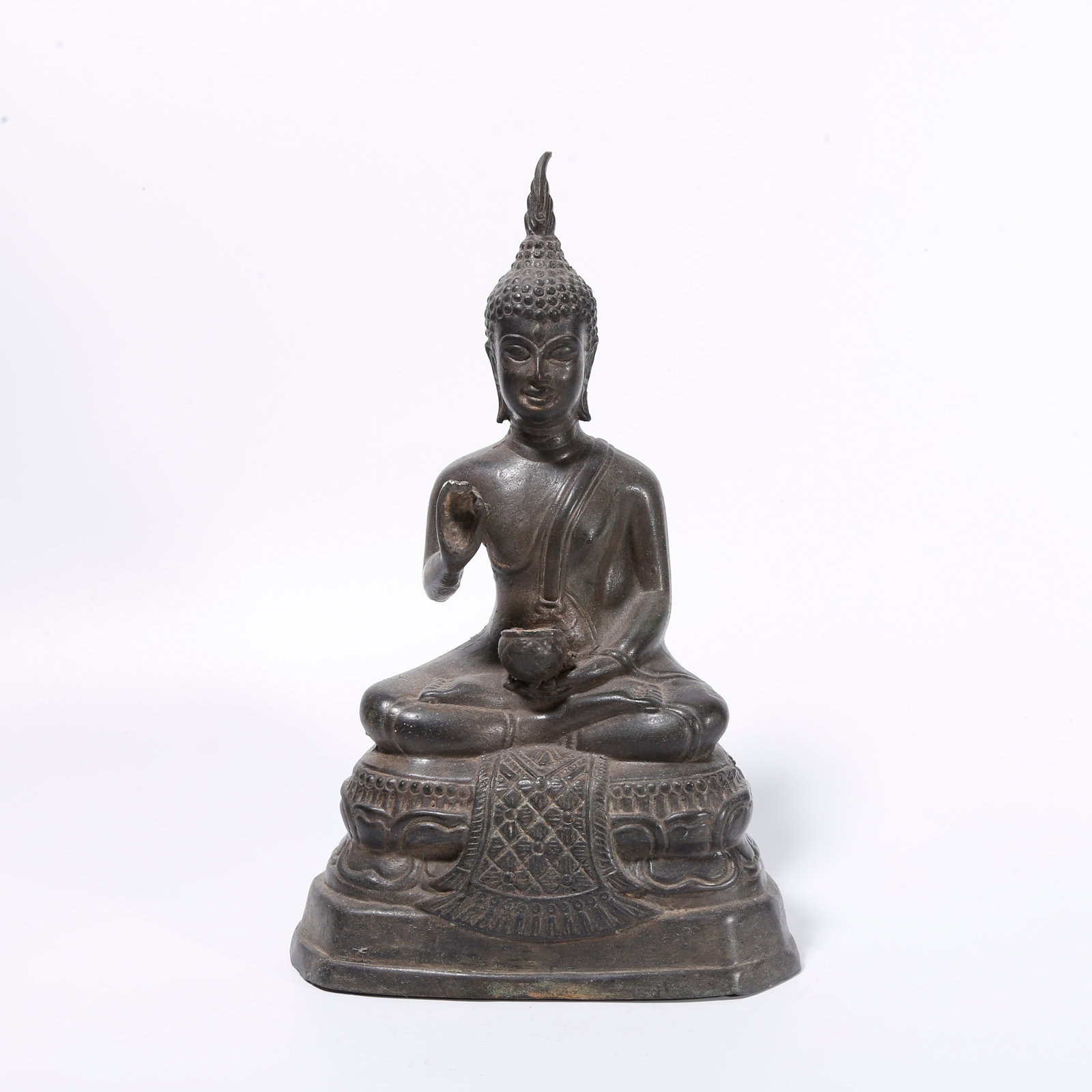 A BRONZE STATUE OF SAKYAMUNI (1 of 9)