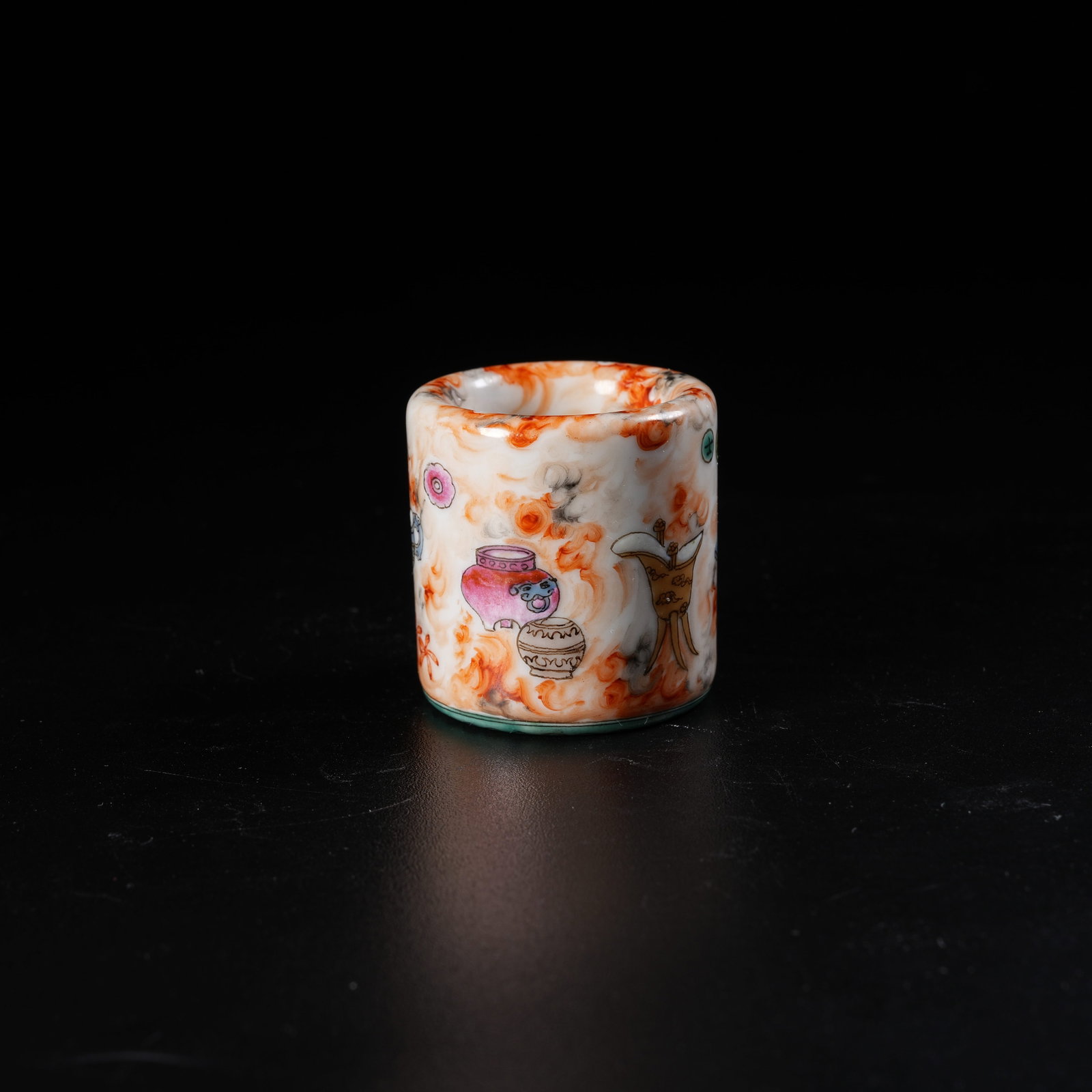 A FAMILLE ROSE THUMB RING WITH ANTIQUE OBJECT PATTERNS (1 of 9)