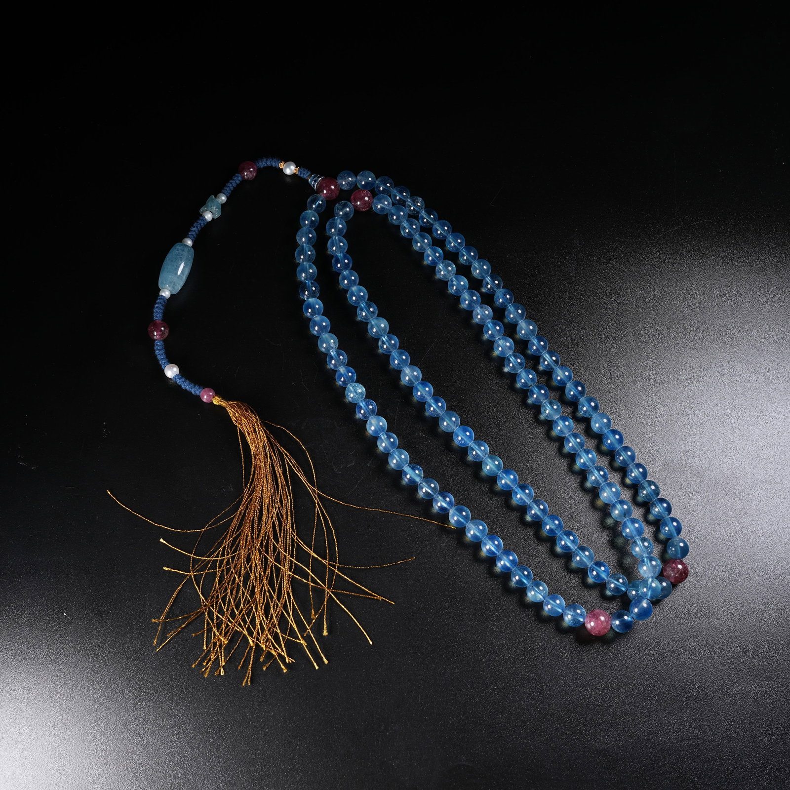 A SINGLE STRAND AQUAMARINE PRAYER BEADS: Single Strand Aquamarine Prayer Beads