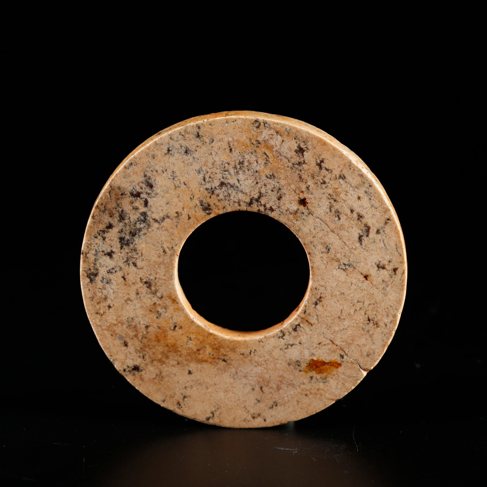 A ANCIENT JADE RING (1 of 9)