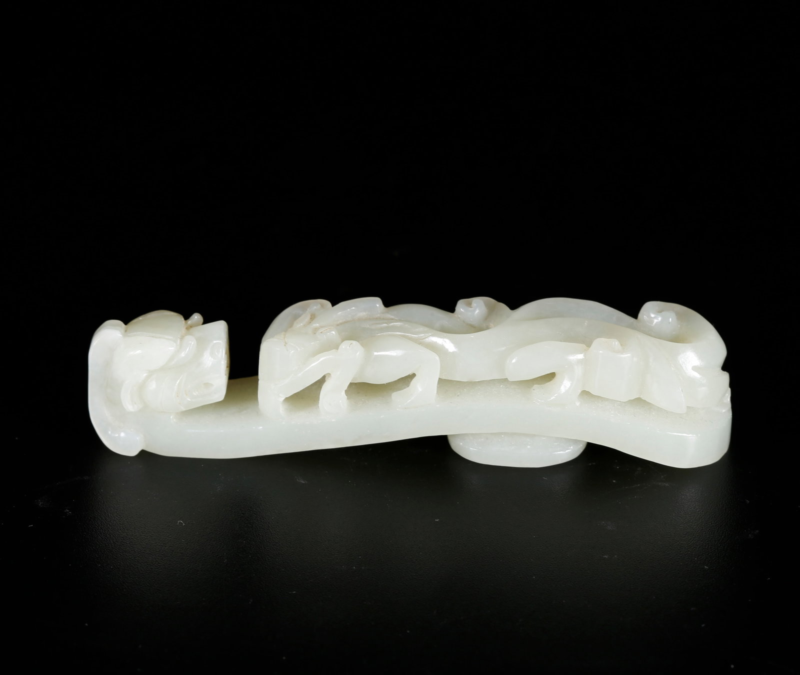 A HETIAN JADE DRAGON-SHAPED BELT HOOK (1 of 10)