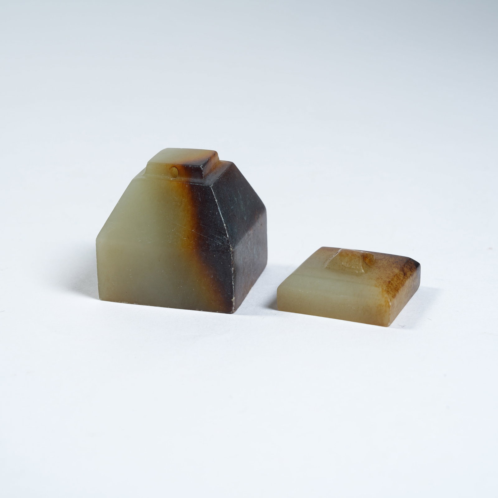 A SET OF MINI ANCIENT JADE SEALS (1 of 9)