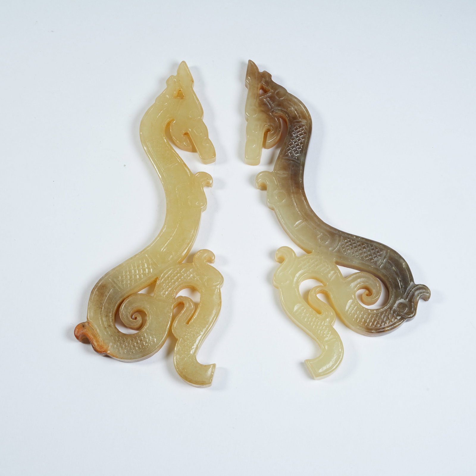 A SET OF ANCIENT JADE DRAGON PATTERN PENDANTS: Set of Ancient Jade Dragon Pattern Pendants