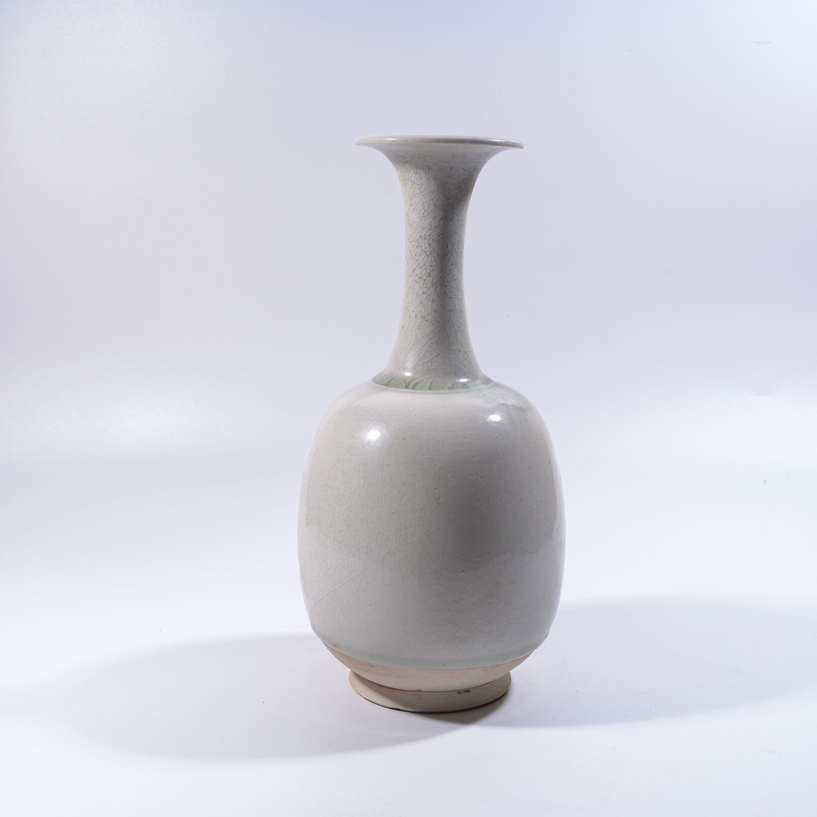 A XING KILN BOTTLE WITH FLARED MOUTH (1 of 9)