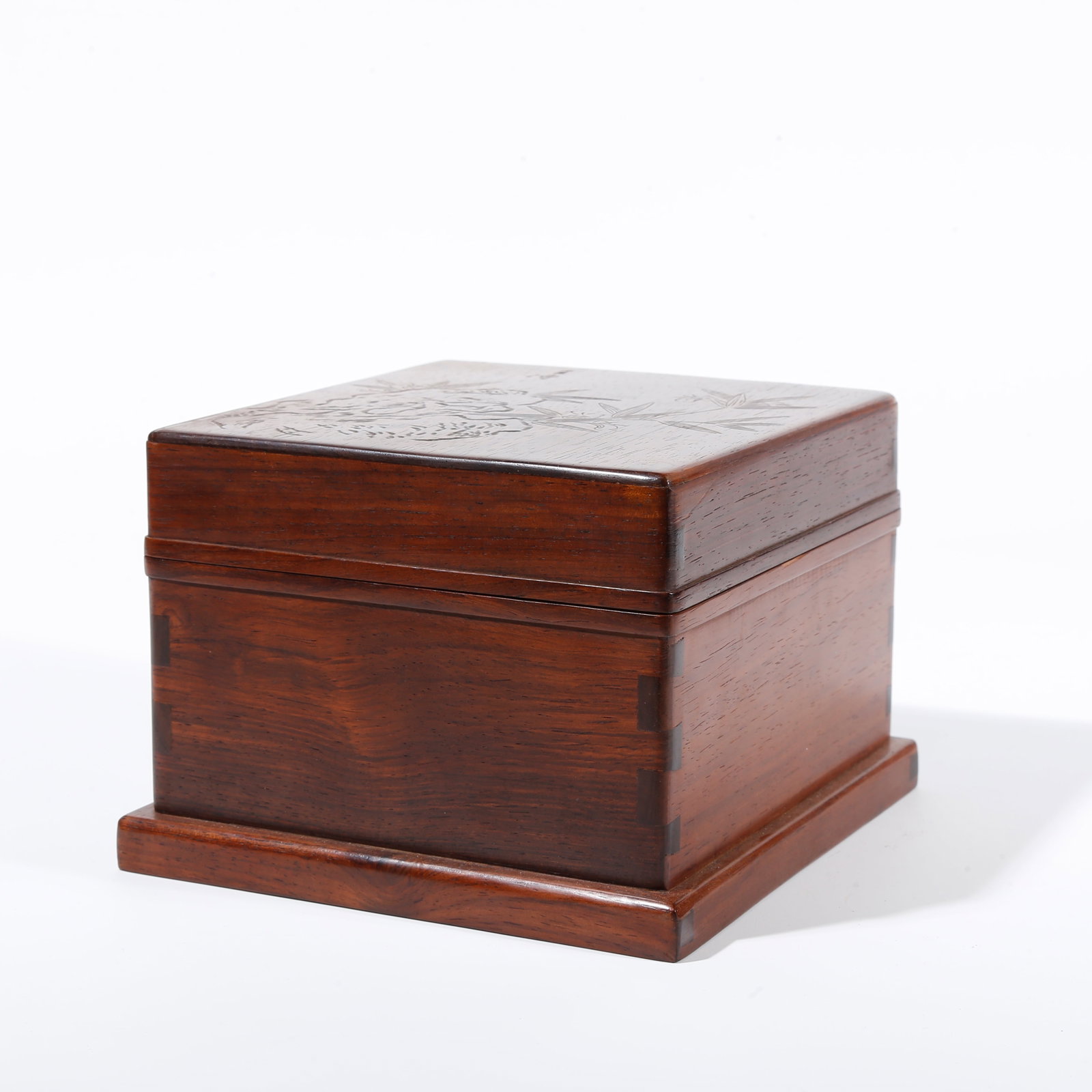 A BAMBOO AND STONE PATTERN COVERED BOX IN HUANGHUALI WOOD CARVING: Bamboo and Stone Pattern Covered Box in Huanghuali Wood Carving