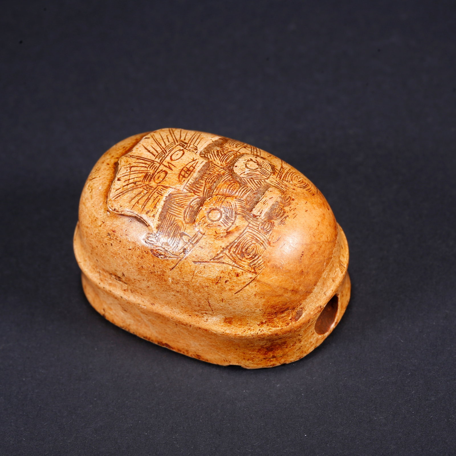 A ANCIENT JADE PENDANT (1 of 9)