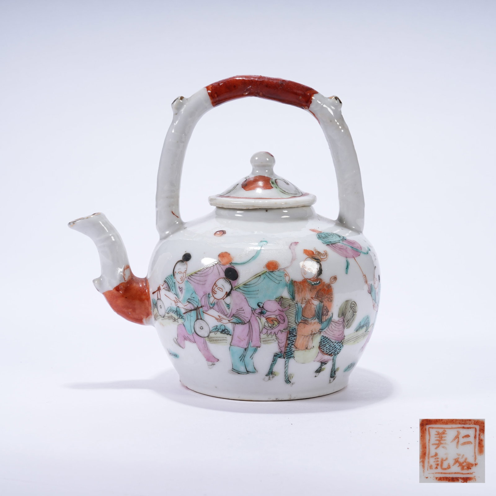 A WUCAI EWER WITH FIGURE STORY PATTERNS: Wucai Ewer with Figure Story Patterns