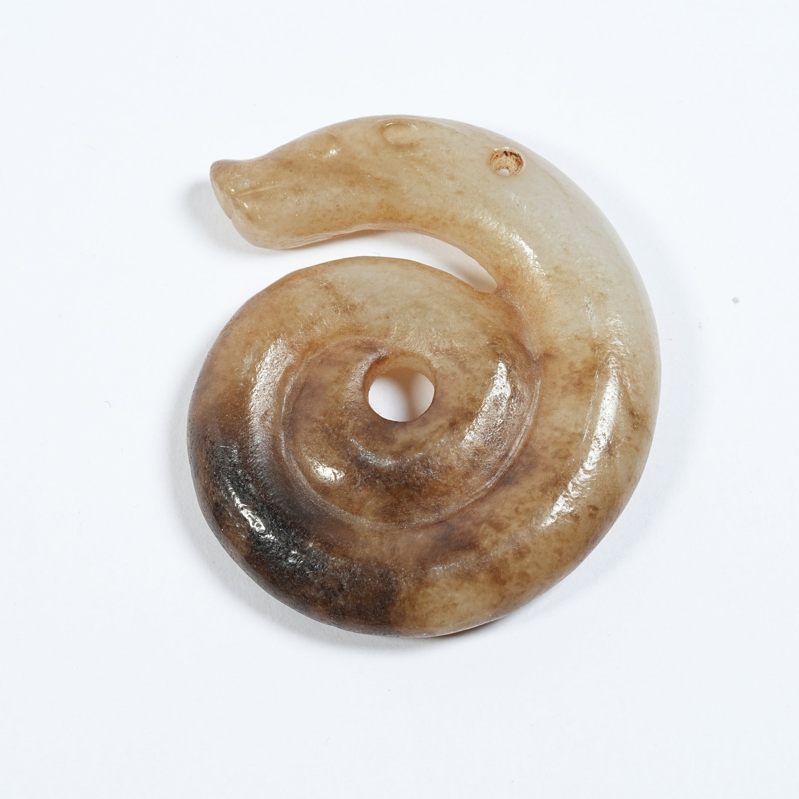 A ANCIENT JADE C-SHAPED DRAGON PENDANT (1 of 8)
