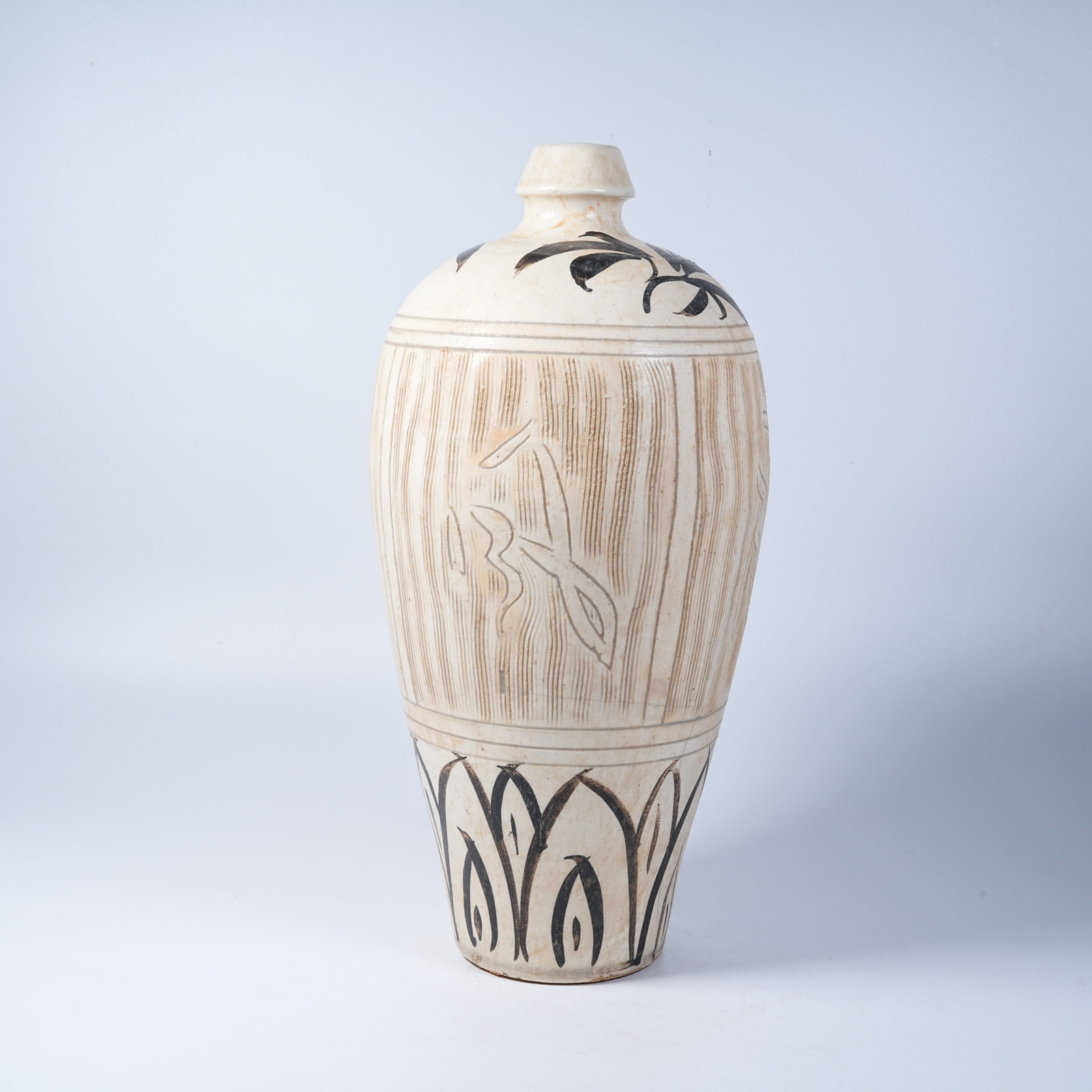 A CIZHOU KILN PRUNUS VASE WITH FLORAL PATTERNS: Cizhou Kiln Prunus Vase with Floral Patterns