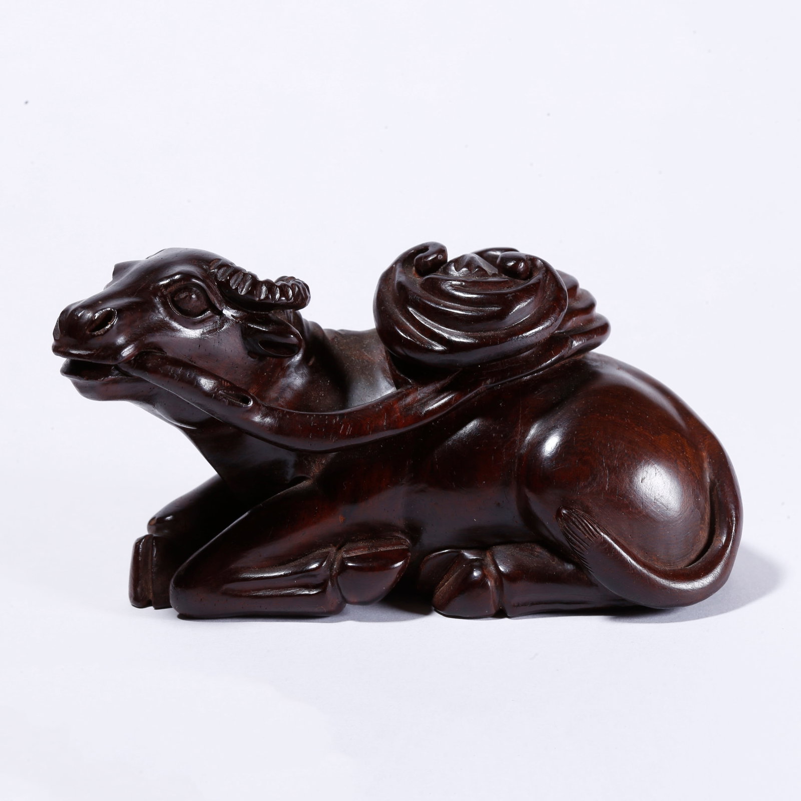 A RED SANDALWOOD BEAST ORNAMENT (1 of 11)