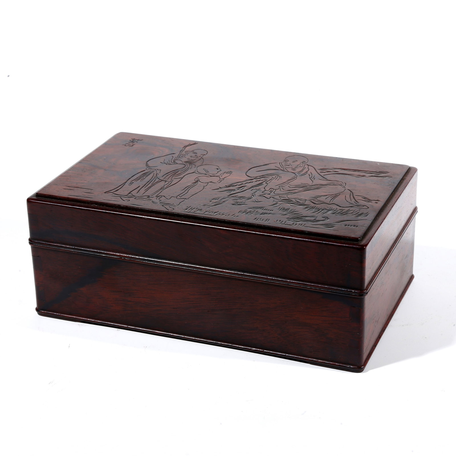 A FIGURE STORY-PATTERNED COVERED BOX CARVED IN RED SANDALWOOD: Figure Story-patterned Covered Box Carved in Red Sandalwood