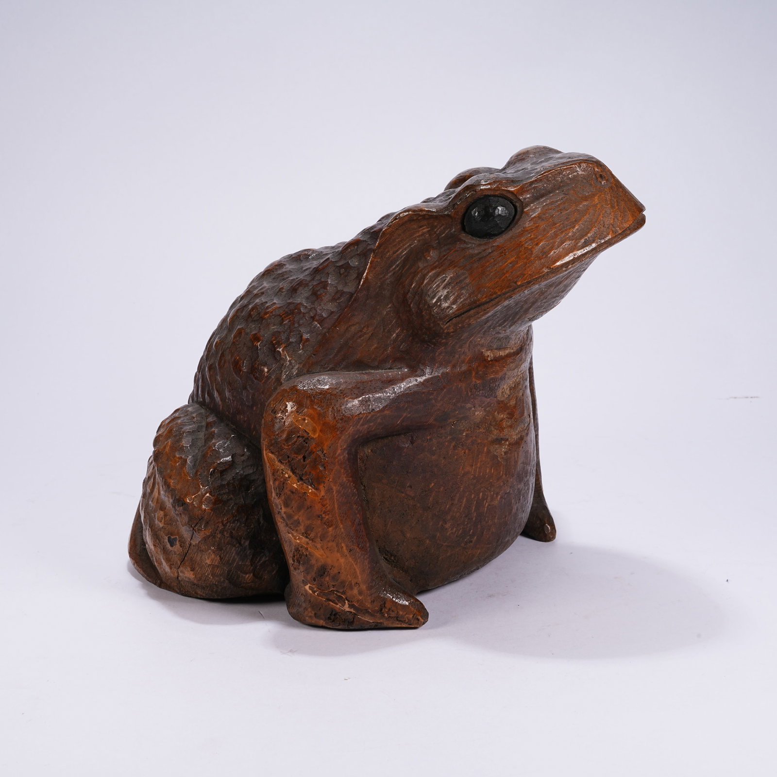 A BAMBOO ROOT CARVING ORNAMENT OF FROGS FOR WEALTH (1 of 8)