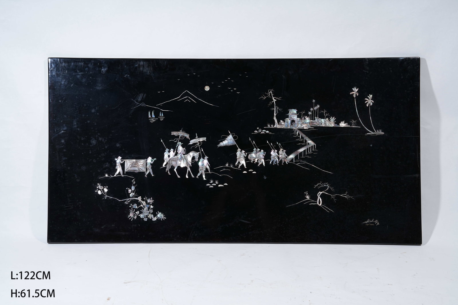 A LACQUERED HANGING SCREEN INLAID WITH MOTHER-OF-PEARL WITH FIGURAL STORY PATTERNS (1 of 7)