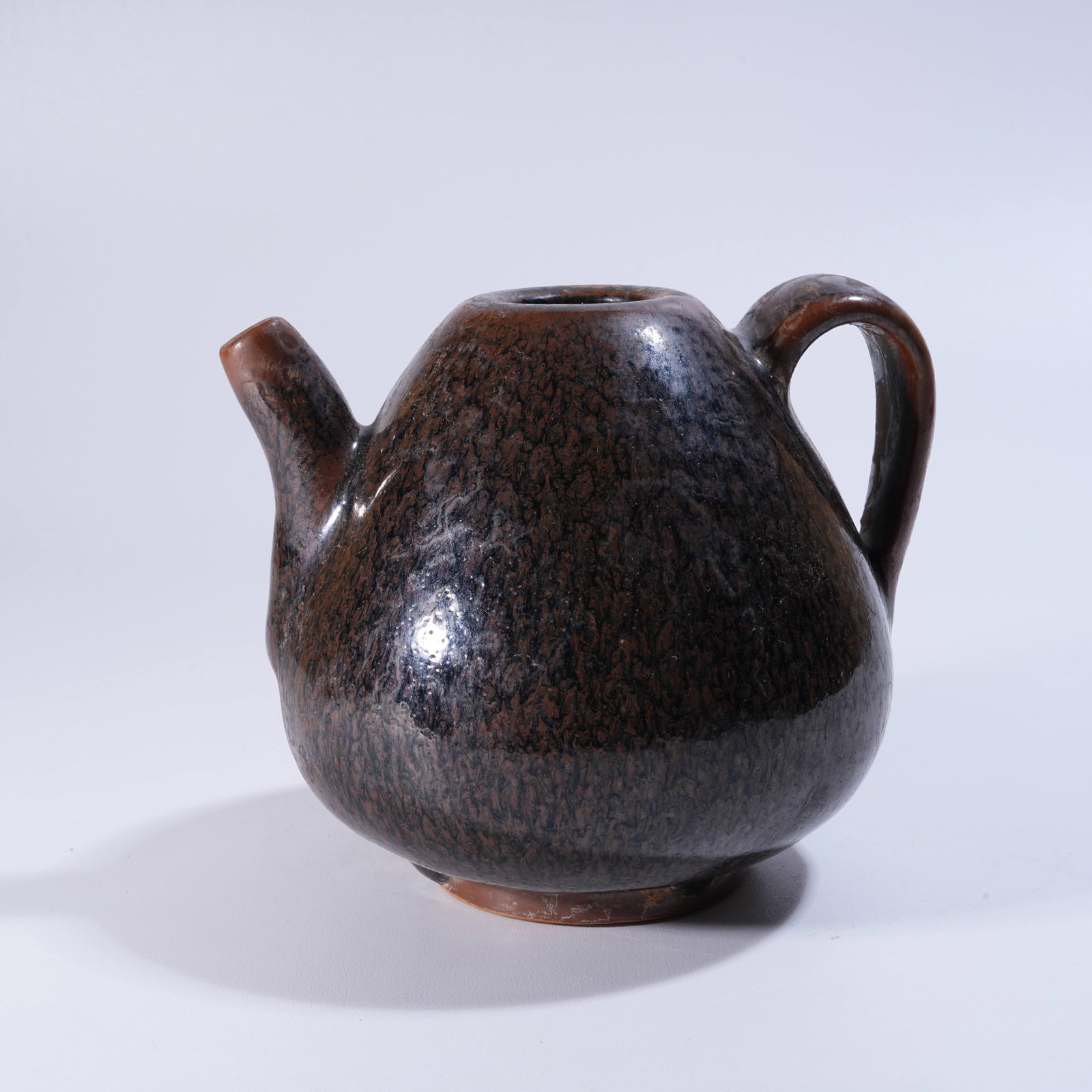 A KILN-TRANSMUTATION GLAZED EWER: Kiln-Transmutation Glazed Ewer