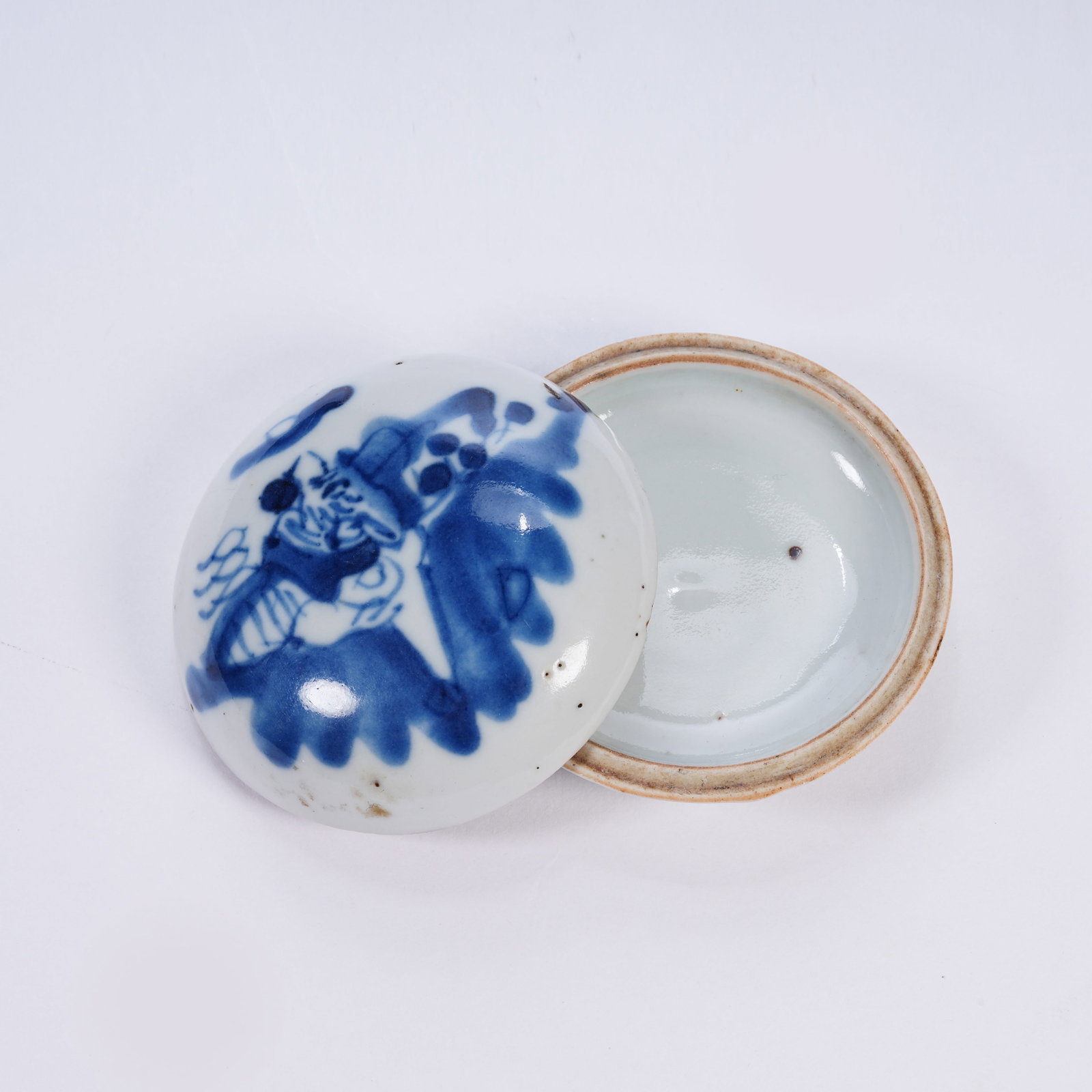 A BLUE AND WHITE INK PASTE BOX WITH LANDSCAPE PATTERNS (1 of 10)