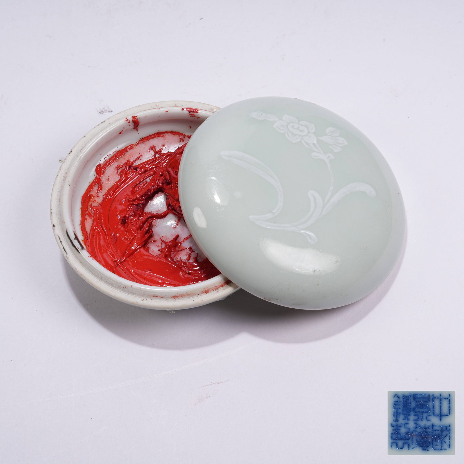 A LIGHT CELADON SEAL PASTE BOX WITH RESERVED FLORAL PATTERNS (1 of 8)