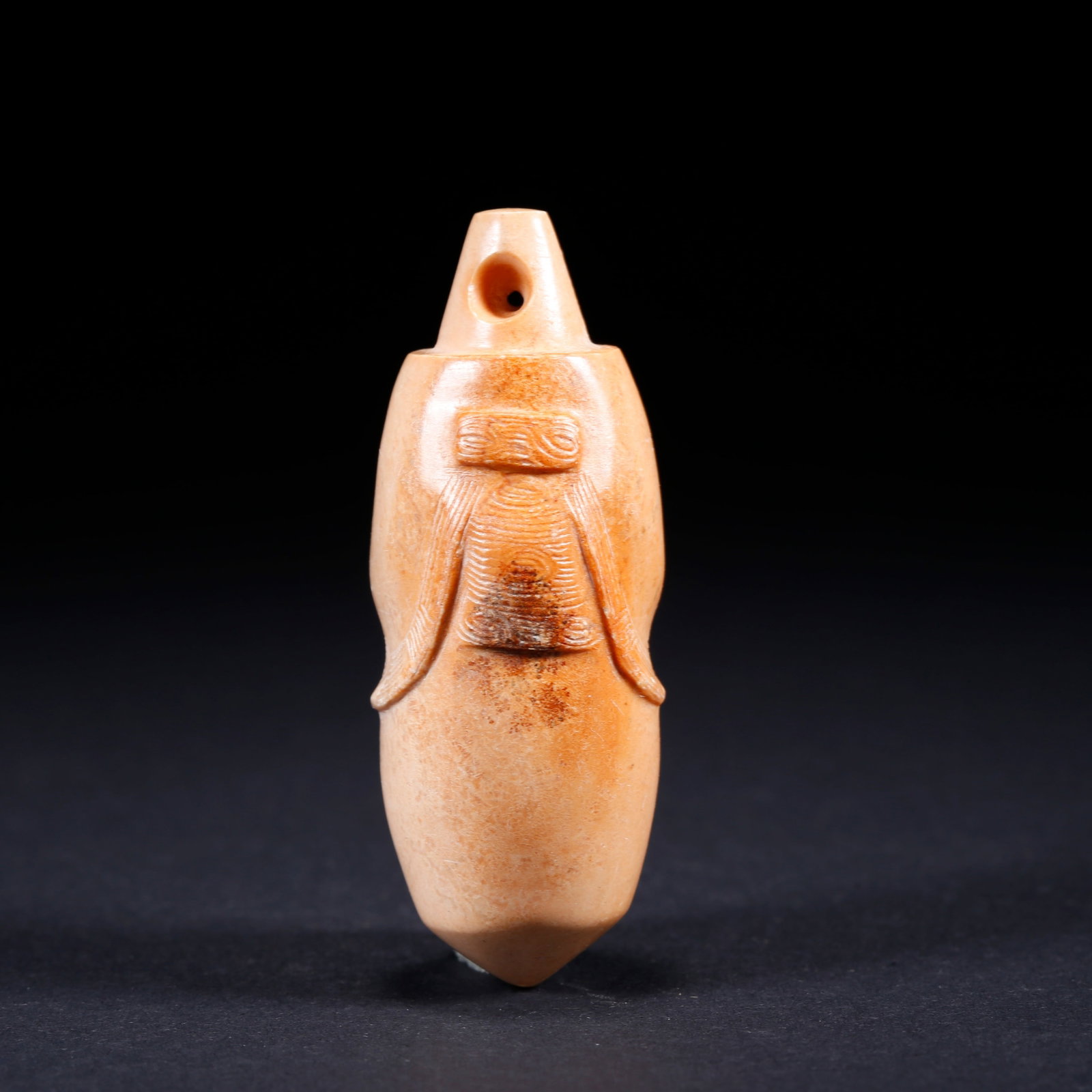 A ANCIENT JADE PENDANT (1 of 10)