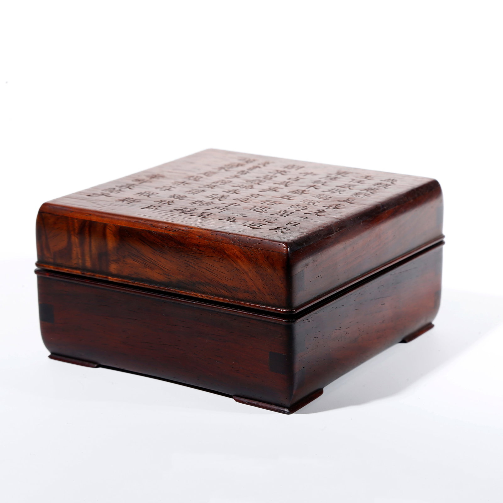 A POEM INSCRIBED COVERED BOX IN RED SANDALWOOD CARVING: Poem Inscribed Covered Box in Red Sandalwood Carving