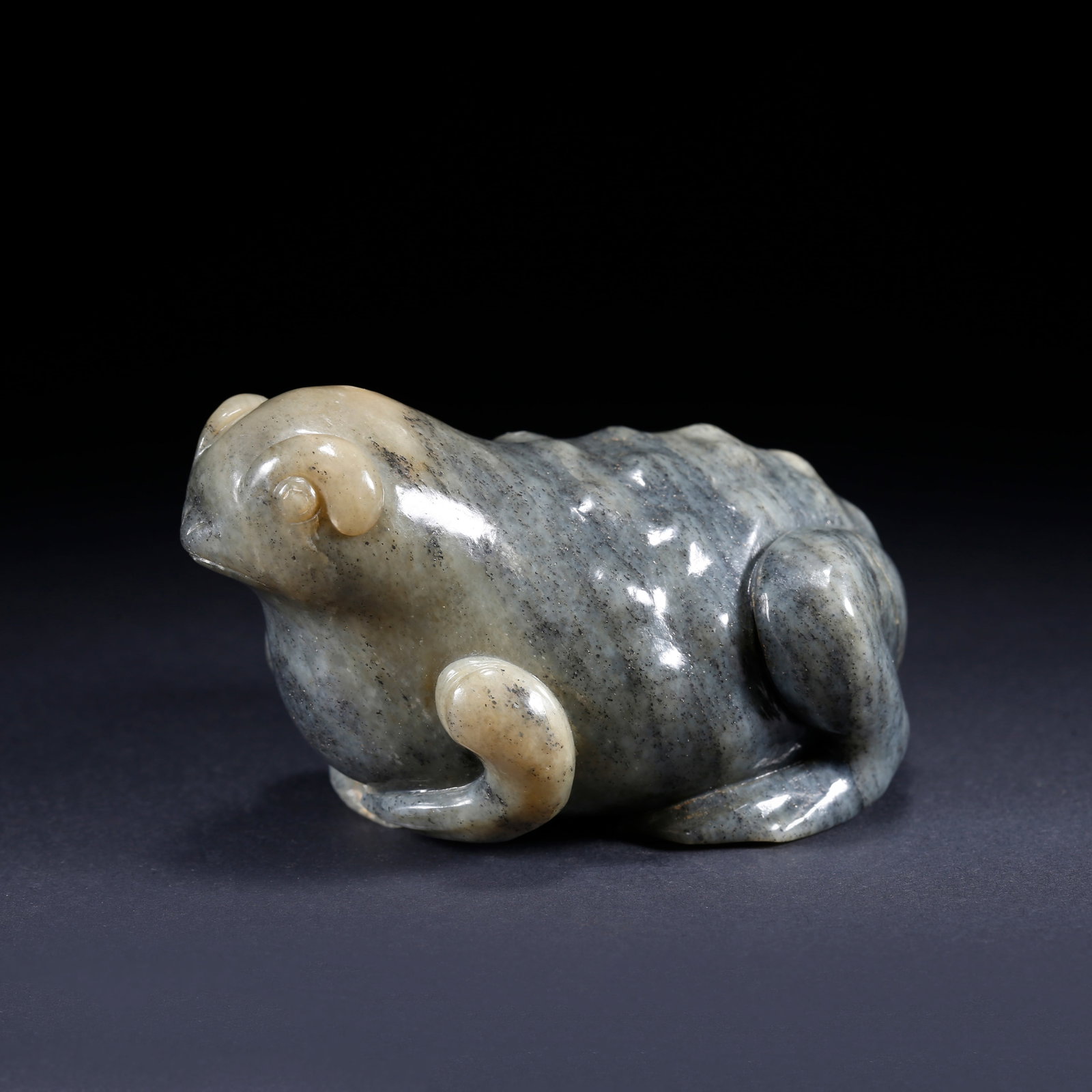 A FROG-SHAPED CARVED HETIAN JADE ORNAMENT (1 of 9)