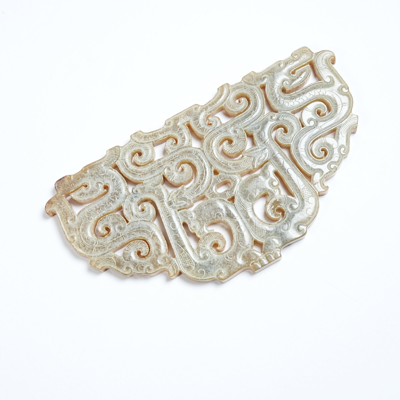 A ANCIENT JADE DRAGON PATTERN PENDANT (1 of 10)