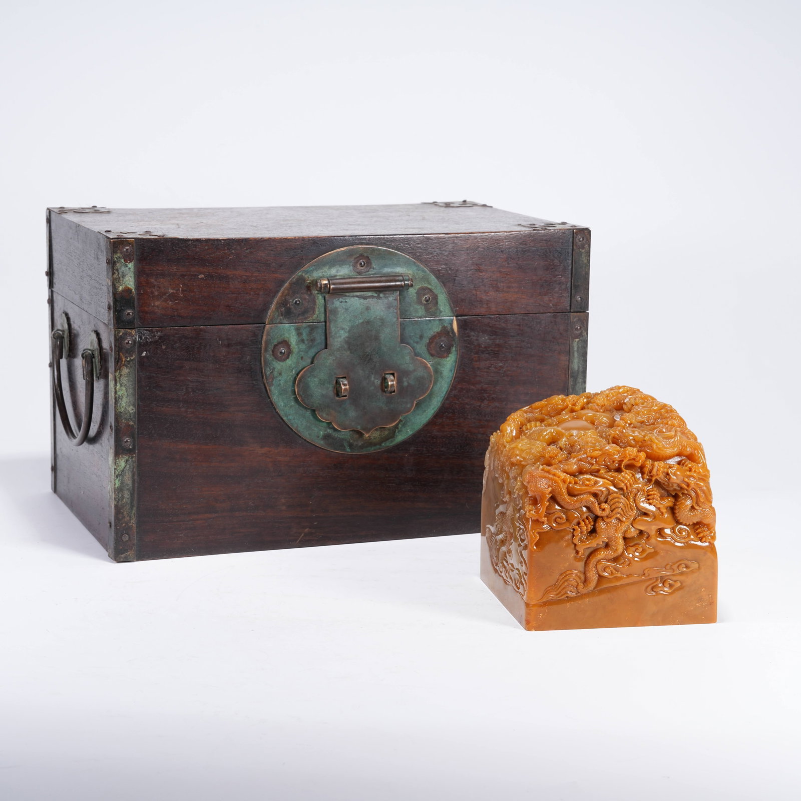 A NINE-DRAGON PATTERN TIANHUANG SHOUSHAN STONE SEAL (1 of 9)