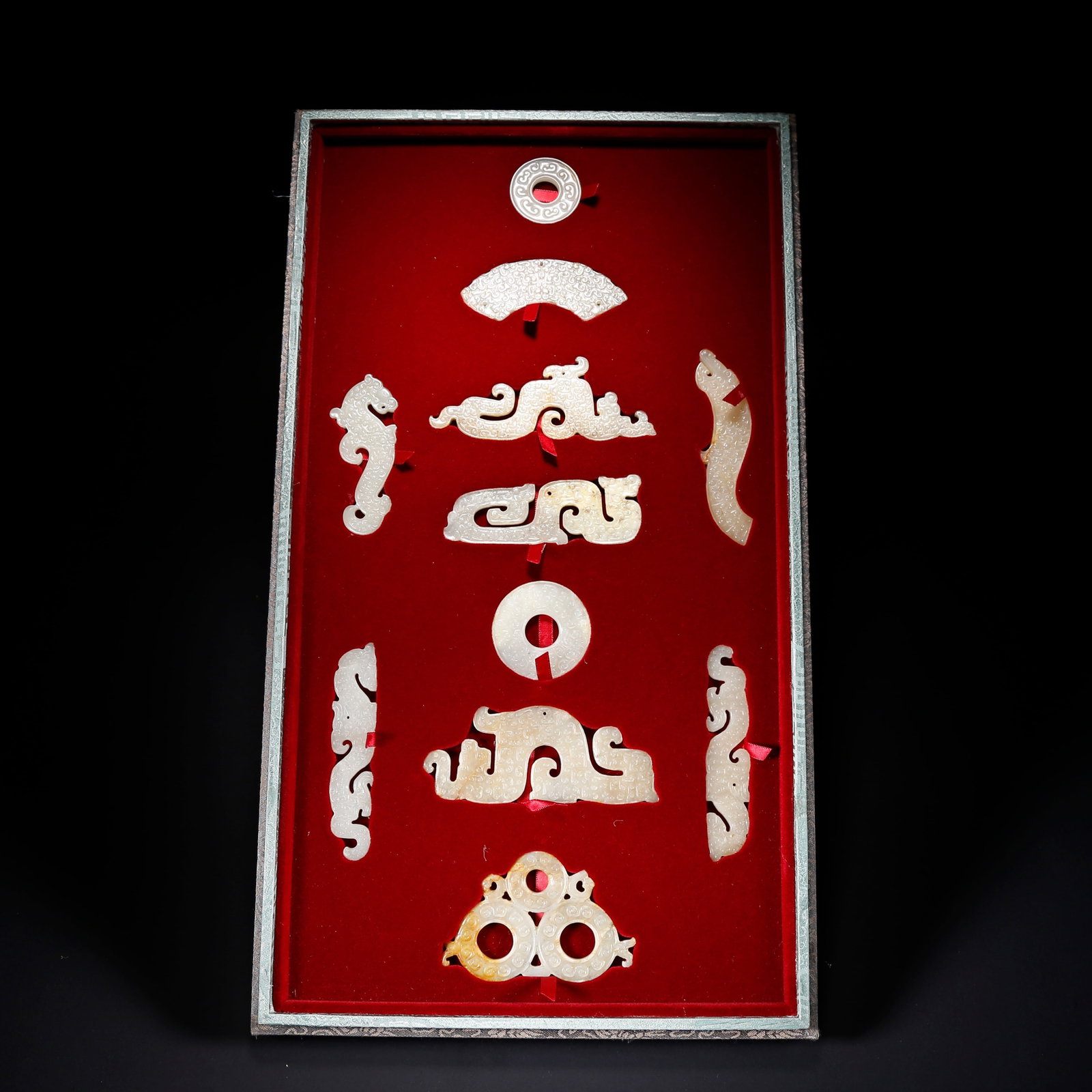 A HETIAN JADE ORNAMENT (1 of 10)