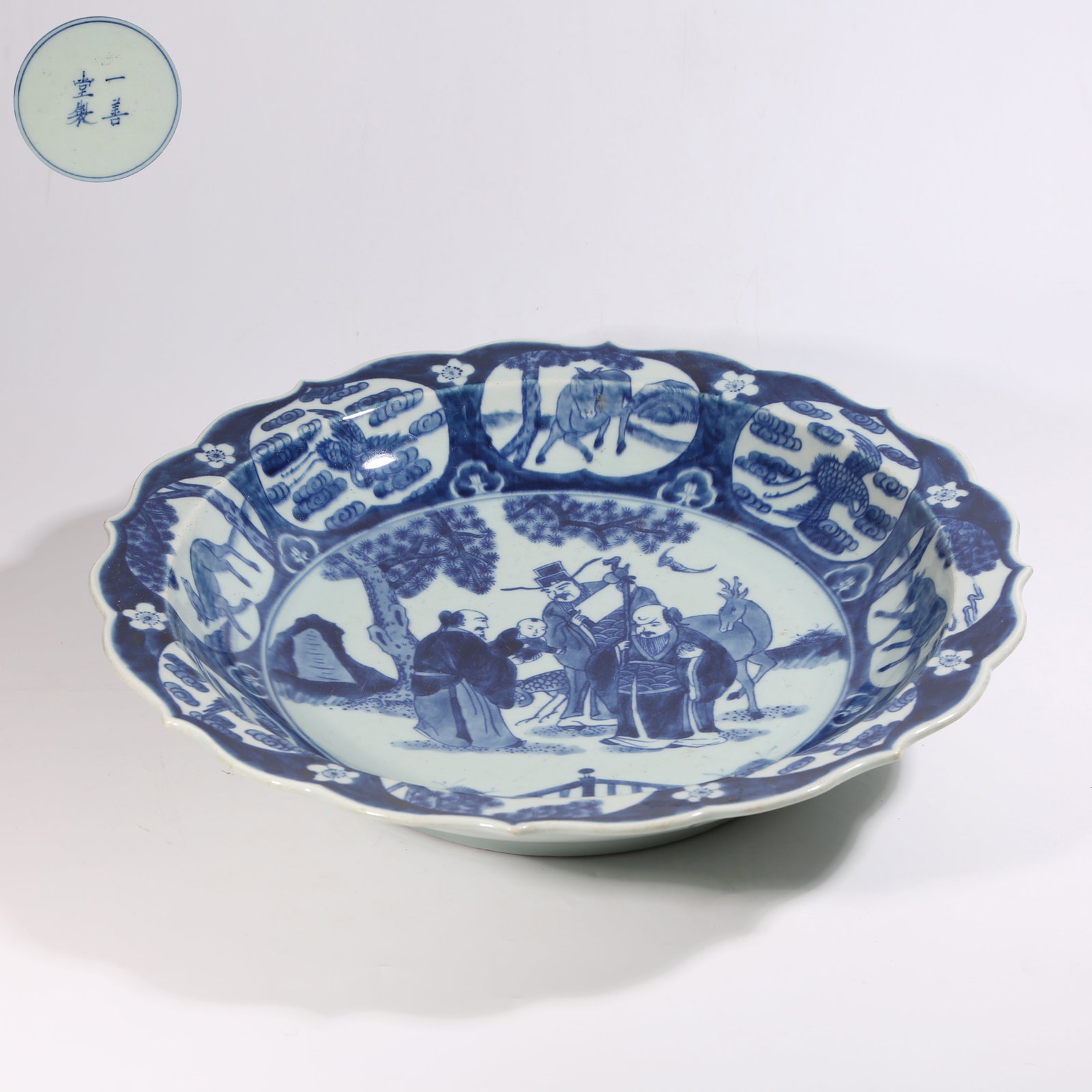 A BLUE-AND-WHITE THREE STARS DESIGN LOZENGE-MOUTHED DISH (1 of 9)