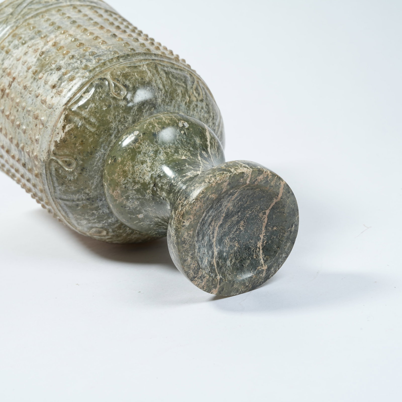 A ANCIENT JADE STEMMED CUP WITH NAIL PATTERNS - 10
