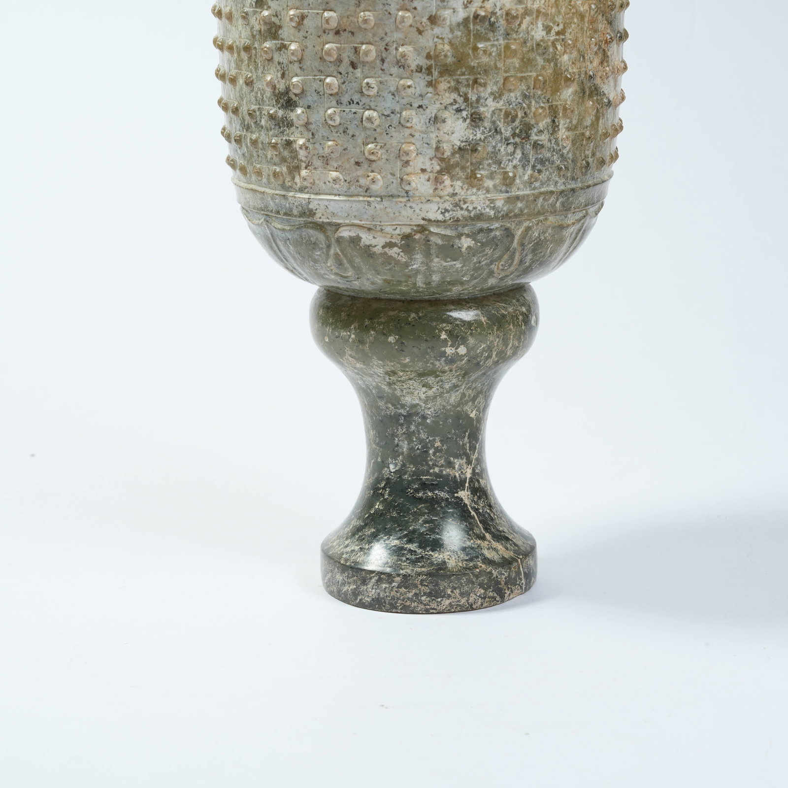 A ANCIENT JADE STEMMED CUP WITH NAIL PATTERNS - 3