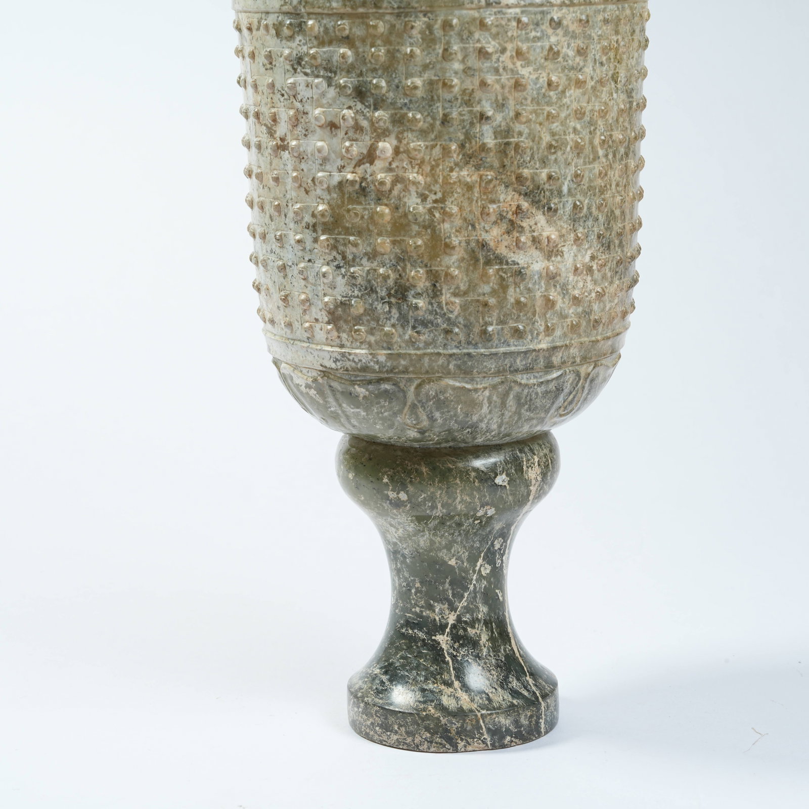 A ANCIENT JADE STEMMED CUP WITH NAIL PATTERNS - 8