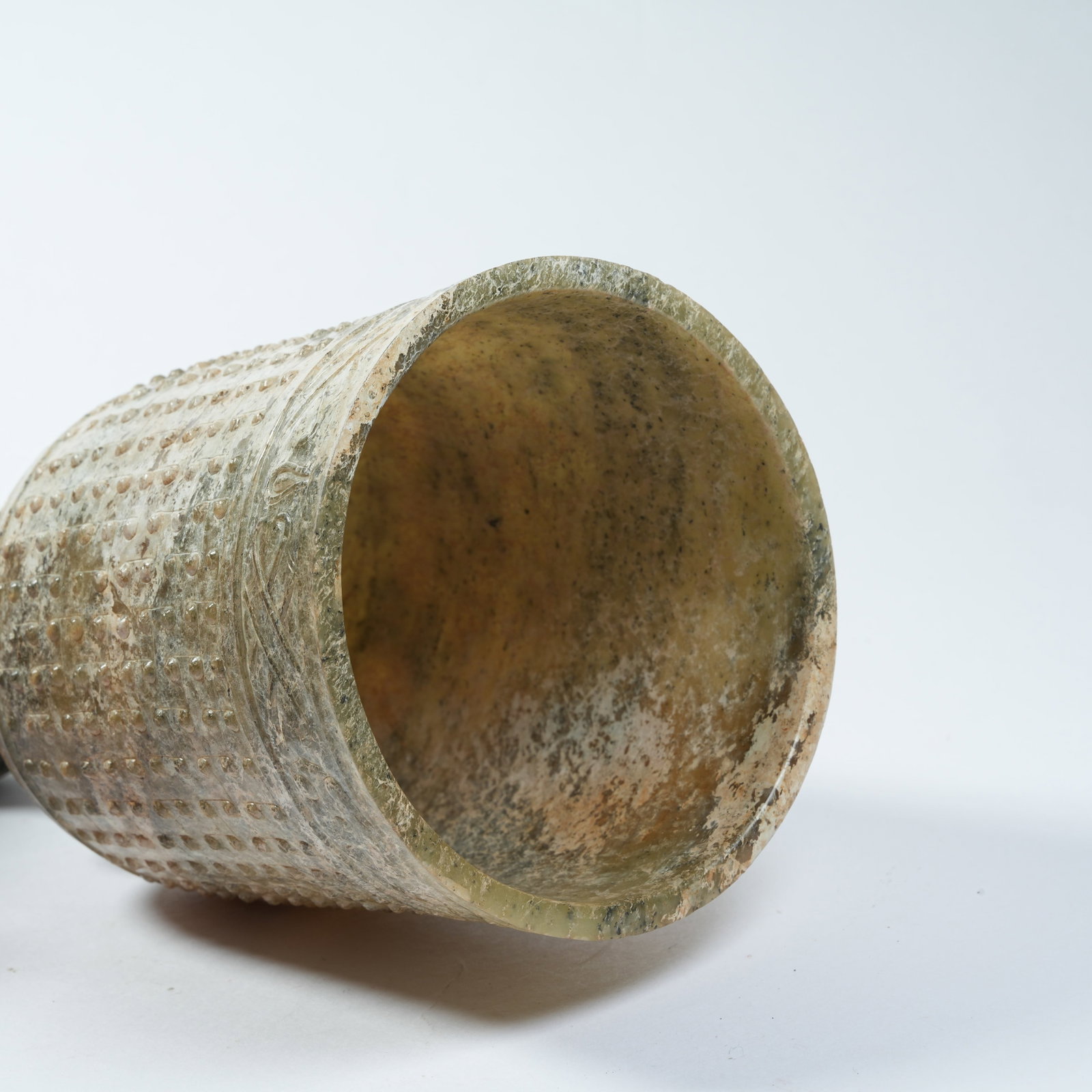 A ANCIENT JADE STEMMED CUP WITH NAIL PATTERNS - 9