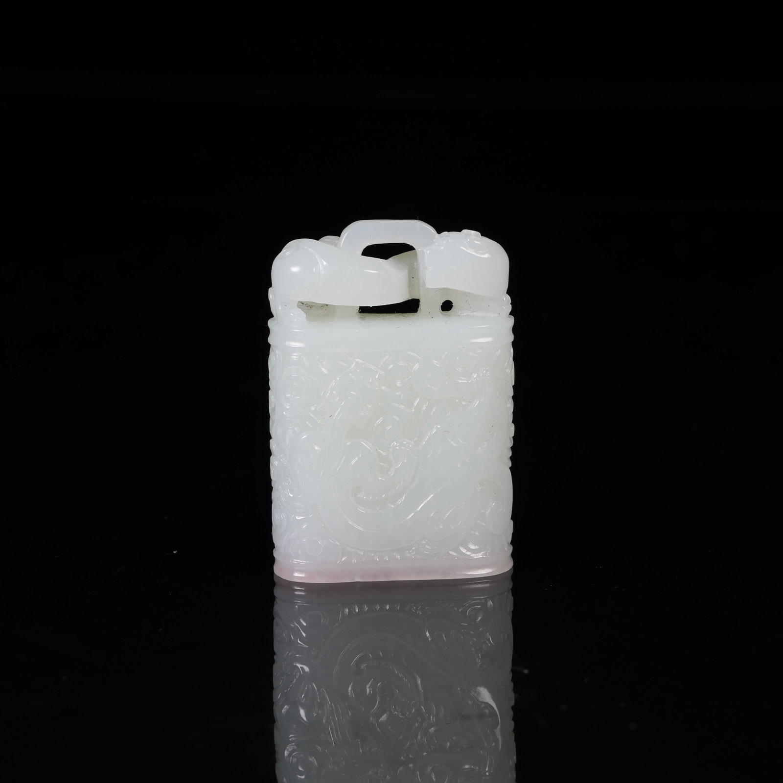 A WHITE HETIAN JADE SEAL WITH CHILONG PATTERNS: White Hetian Jade Seal with Chilong Patterns
