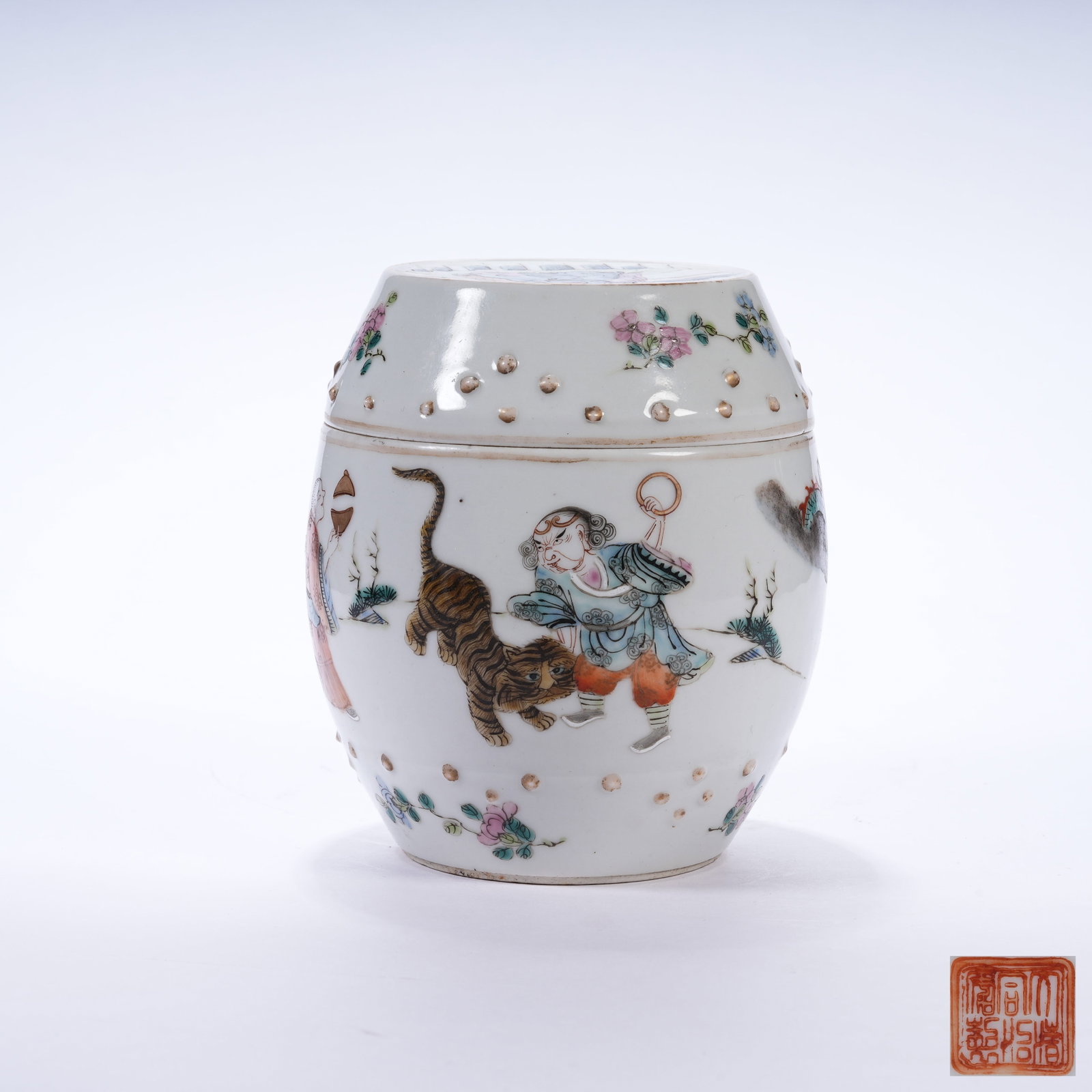 A FAMILLE ROSE DRUM STOOL SHAPED COVERED JAR WITH FOREIGNERS PLAYING LION PATTERNS (1 of 9)