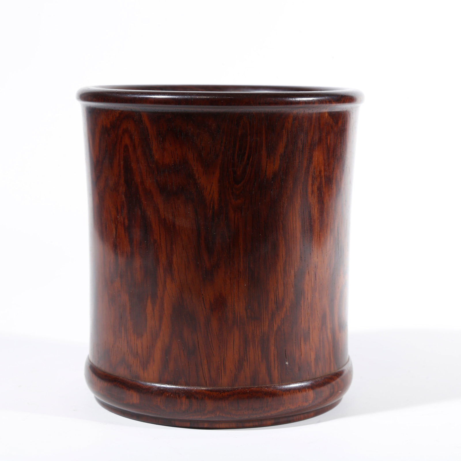 A BRUSH POT IN RED SANDALWOOD CARVING: Brush Pot in Red Sandalwood Carving